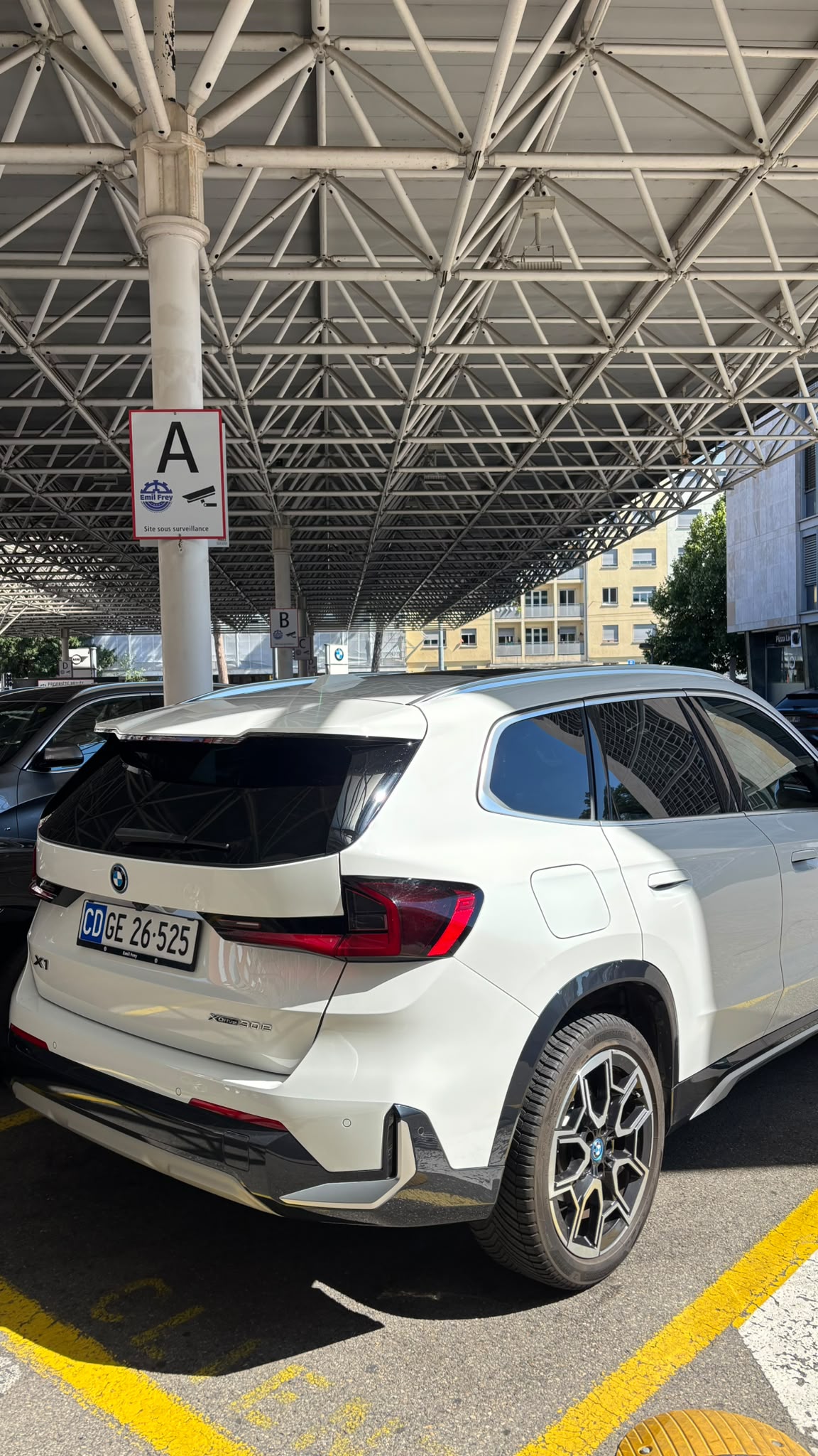 BMW 30e xDrive-image-2
