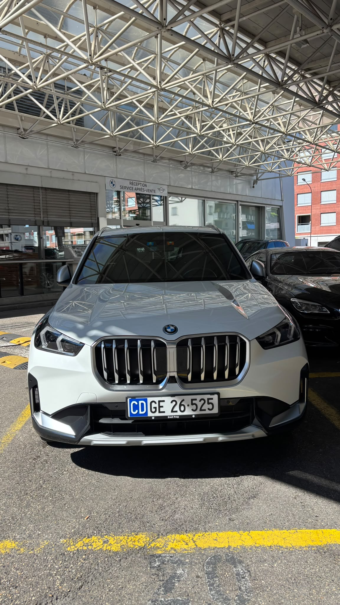 BMW 30e xDrive-image-1