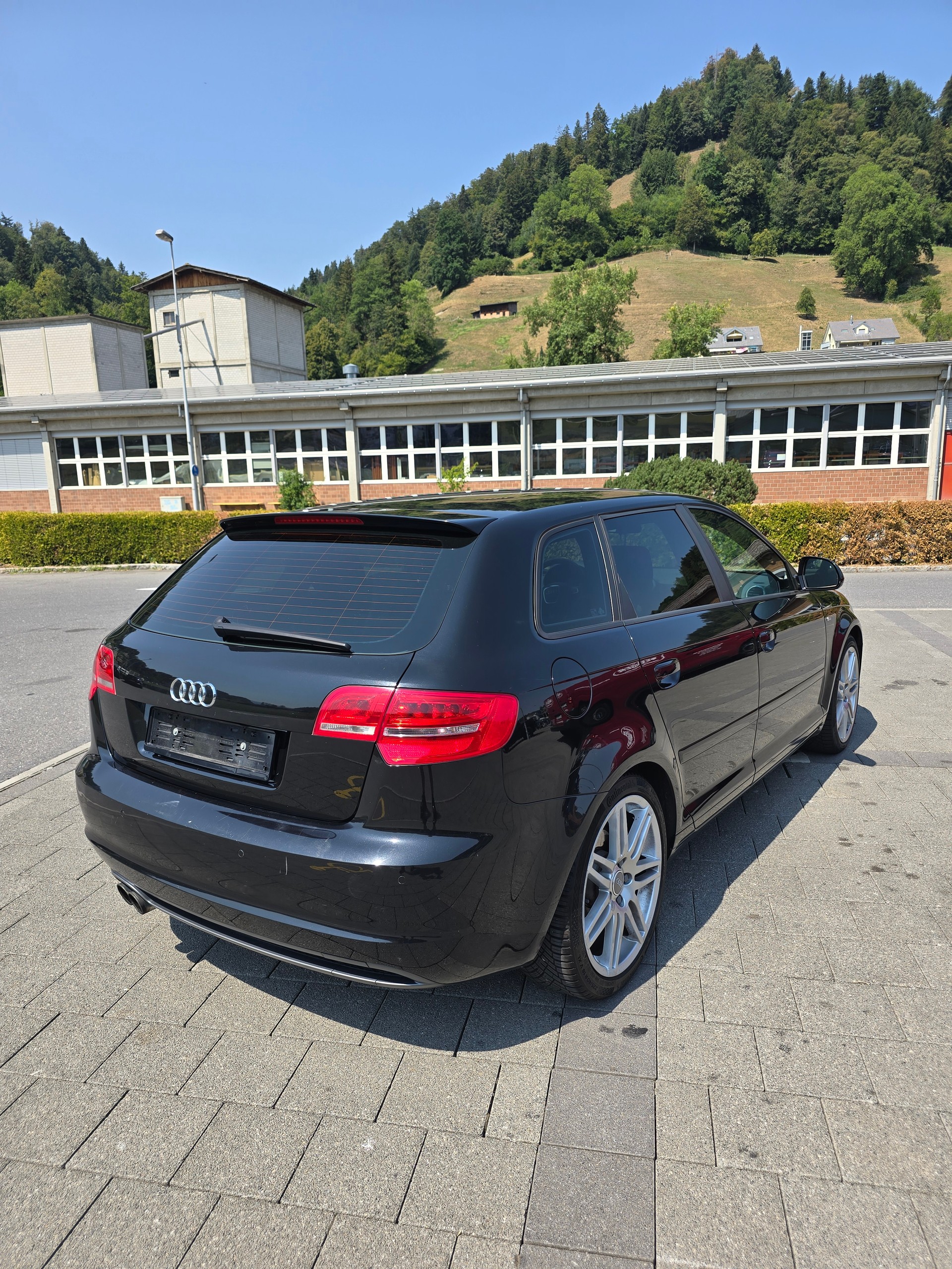 AUDI 2.0 16V T FSI Attraction-image-1