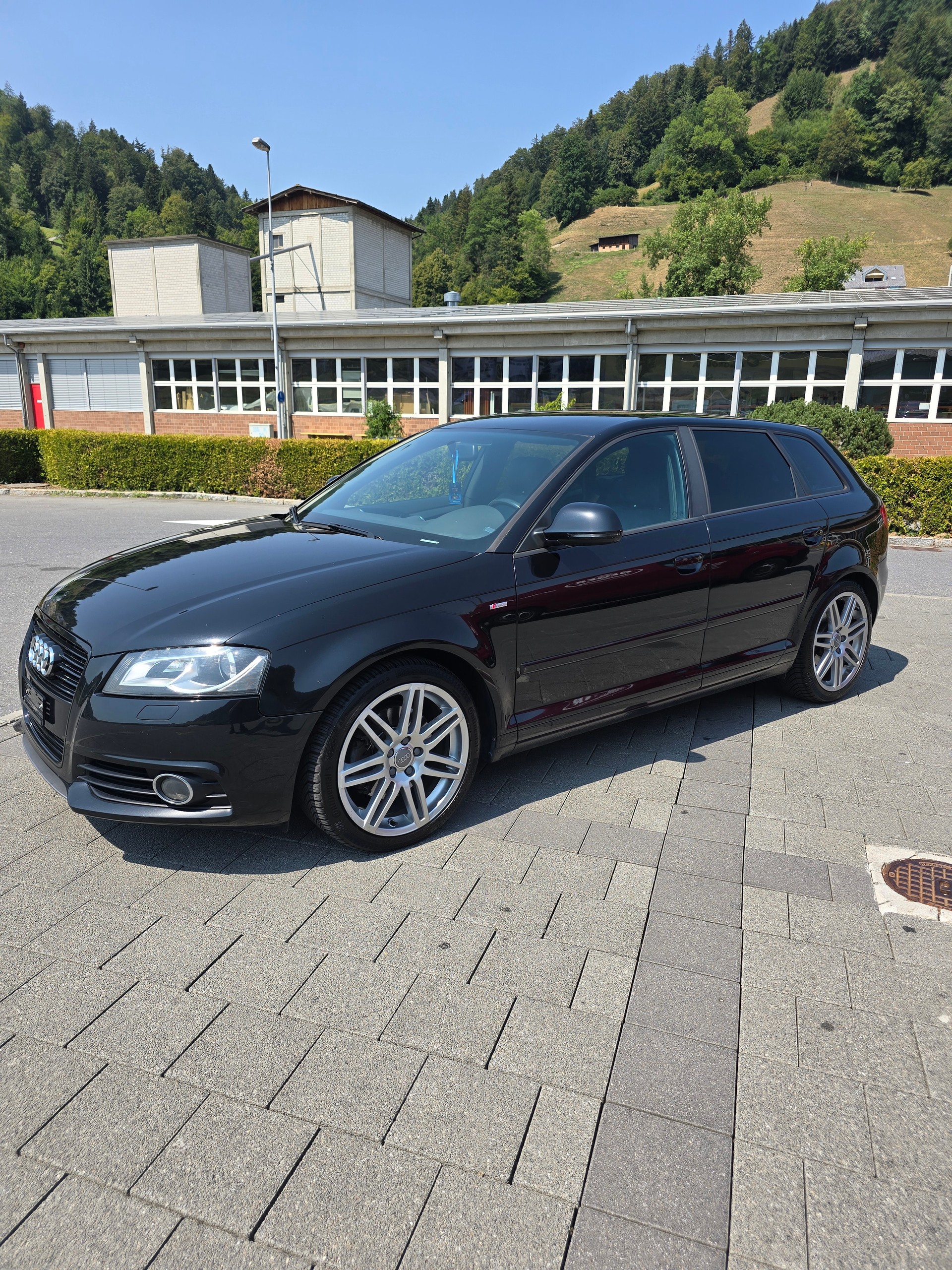 AUDI 2.0 16V T FSI Attraction-image-0