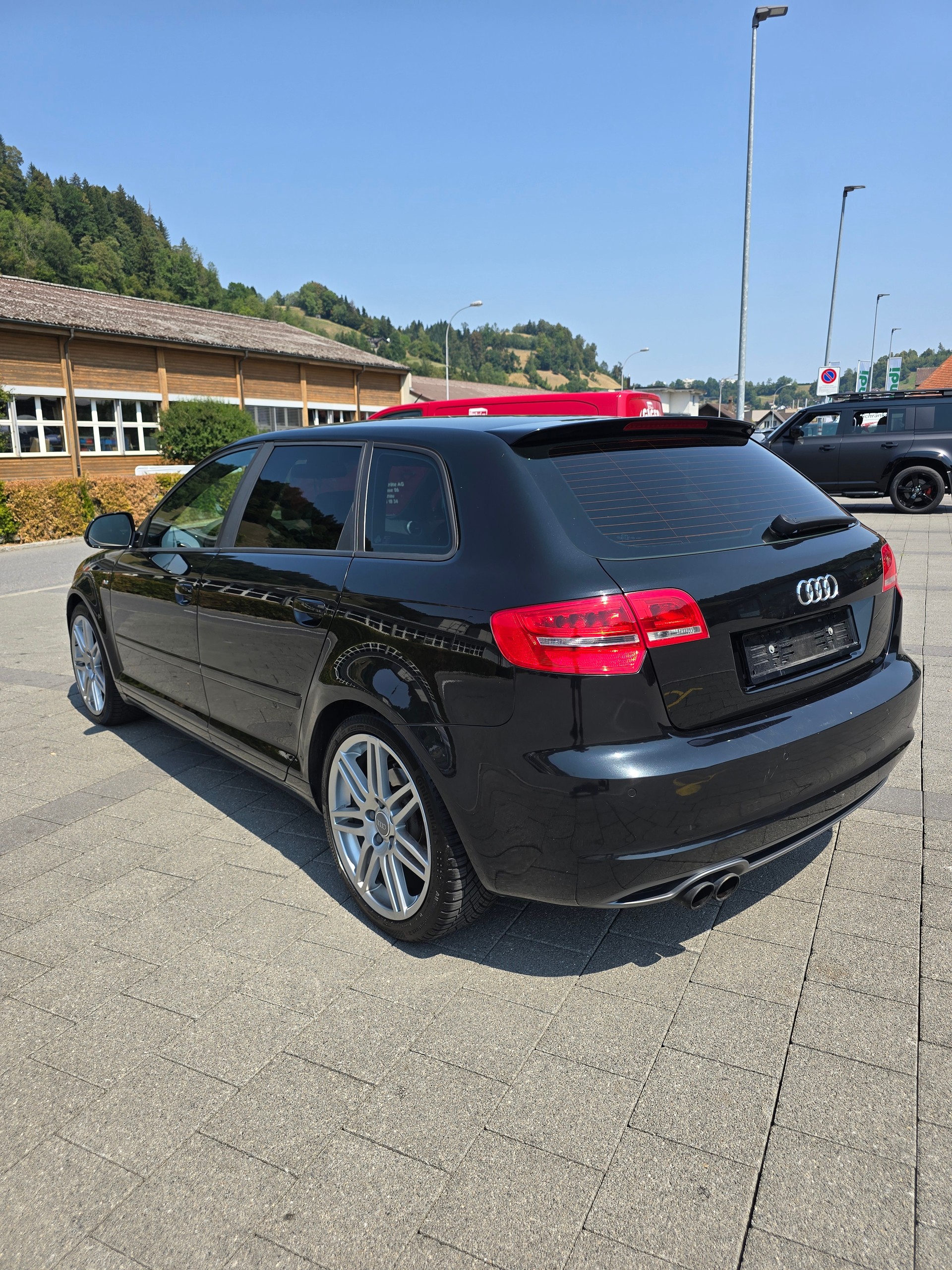 AUDI 2.0 16V T FSI Attraction-image-2