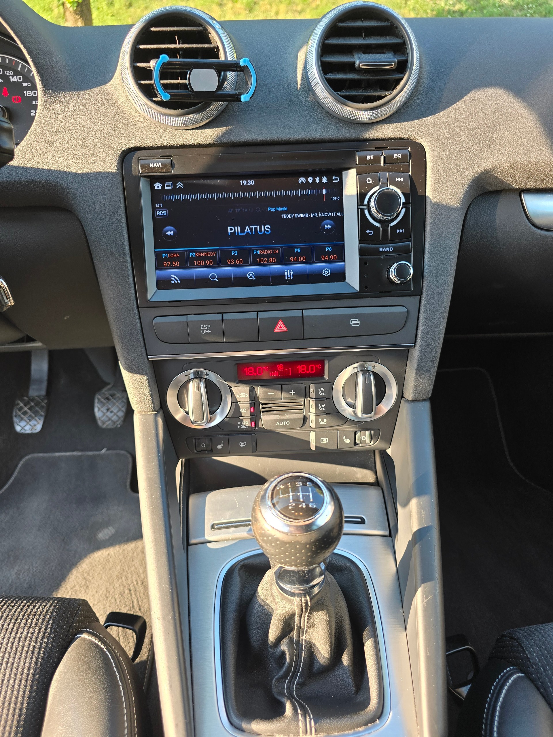 AUDI 2.0 16V T FSI Attraction-image-8