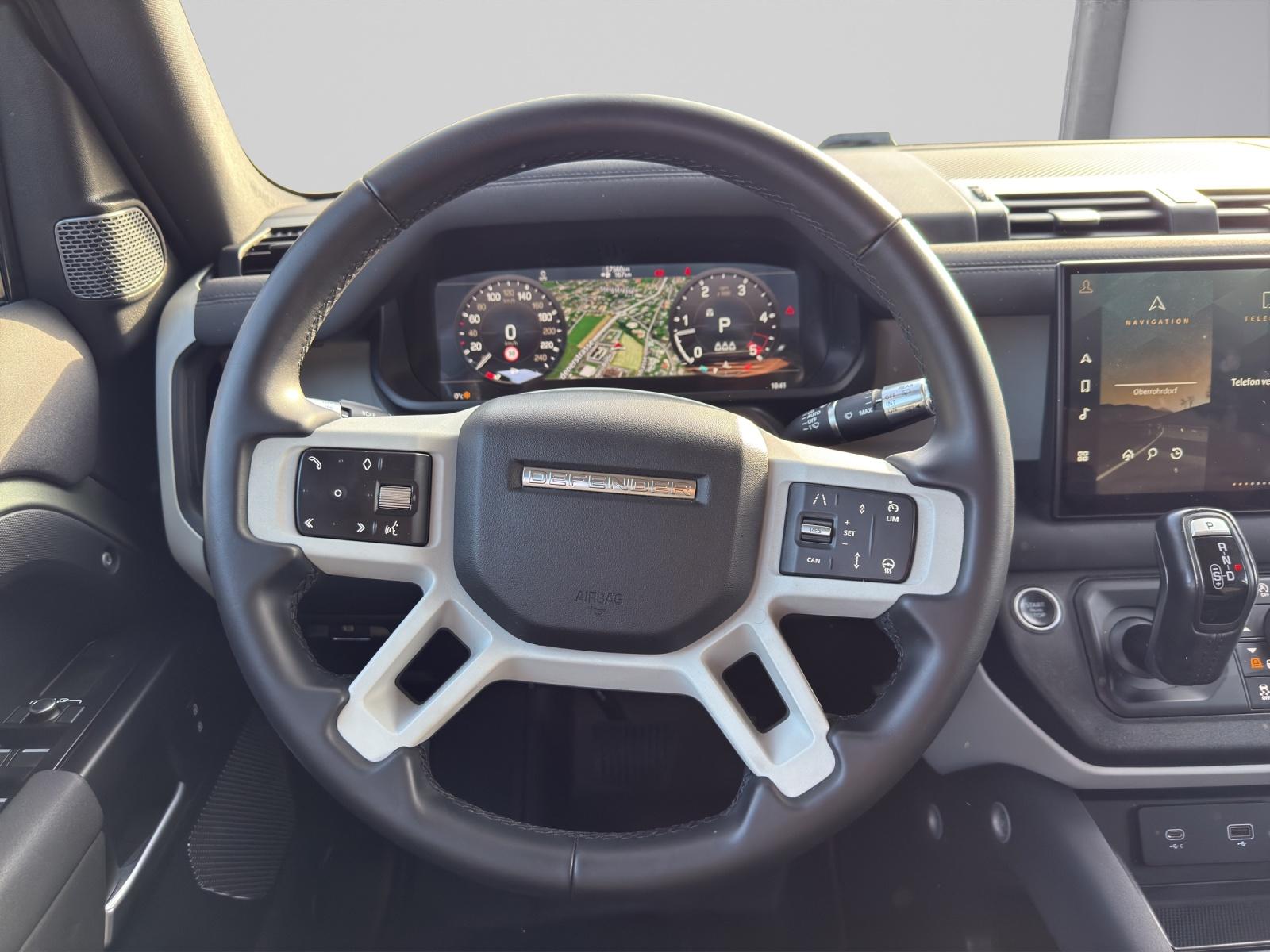 LAND ROVER Defender 110 3.0 D I6 250 mit Anhängerkupplung 3'500 kg-image-7