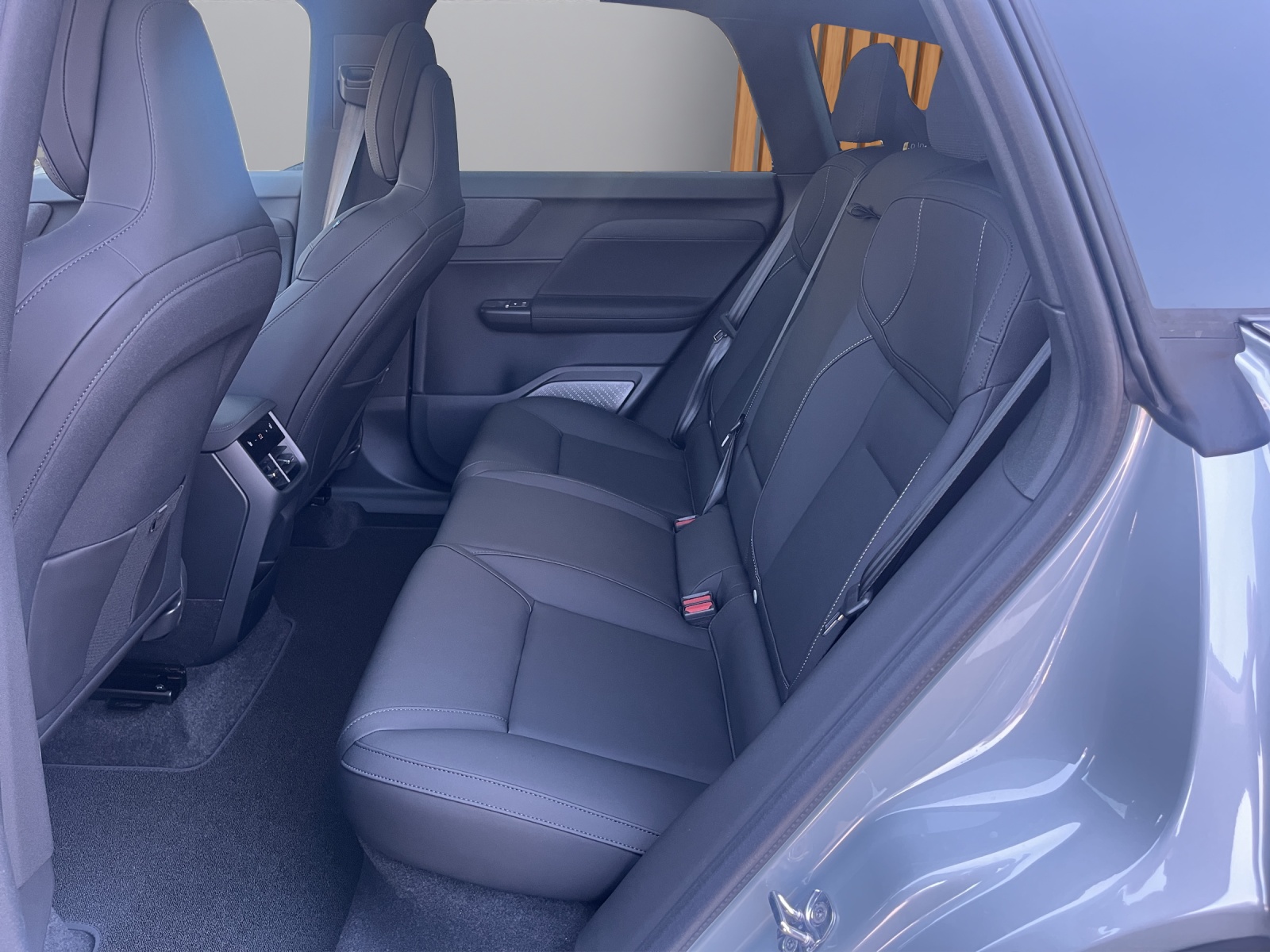 VOLVO EX60 Twin Ultra AWD-image-9