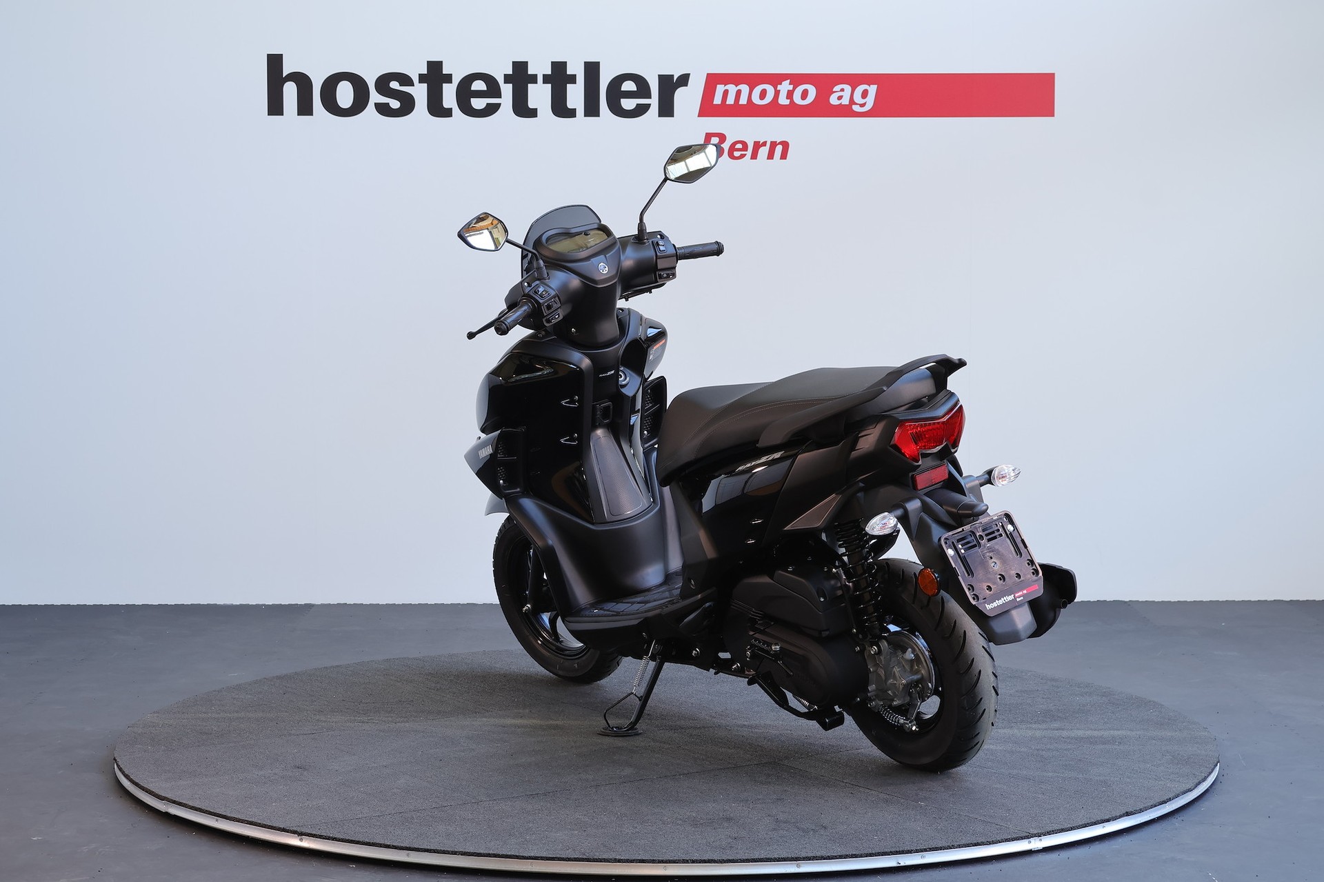 YAMAHA RayZR-showroom-element-3