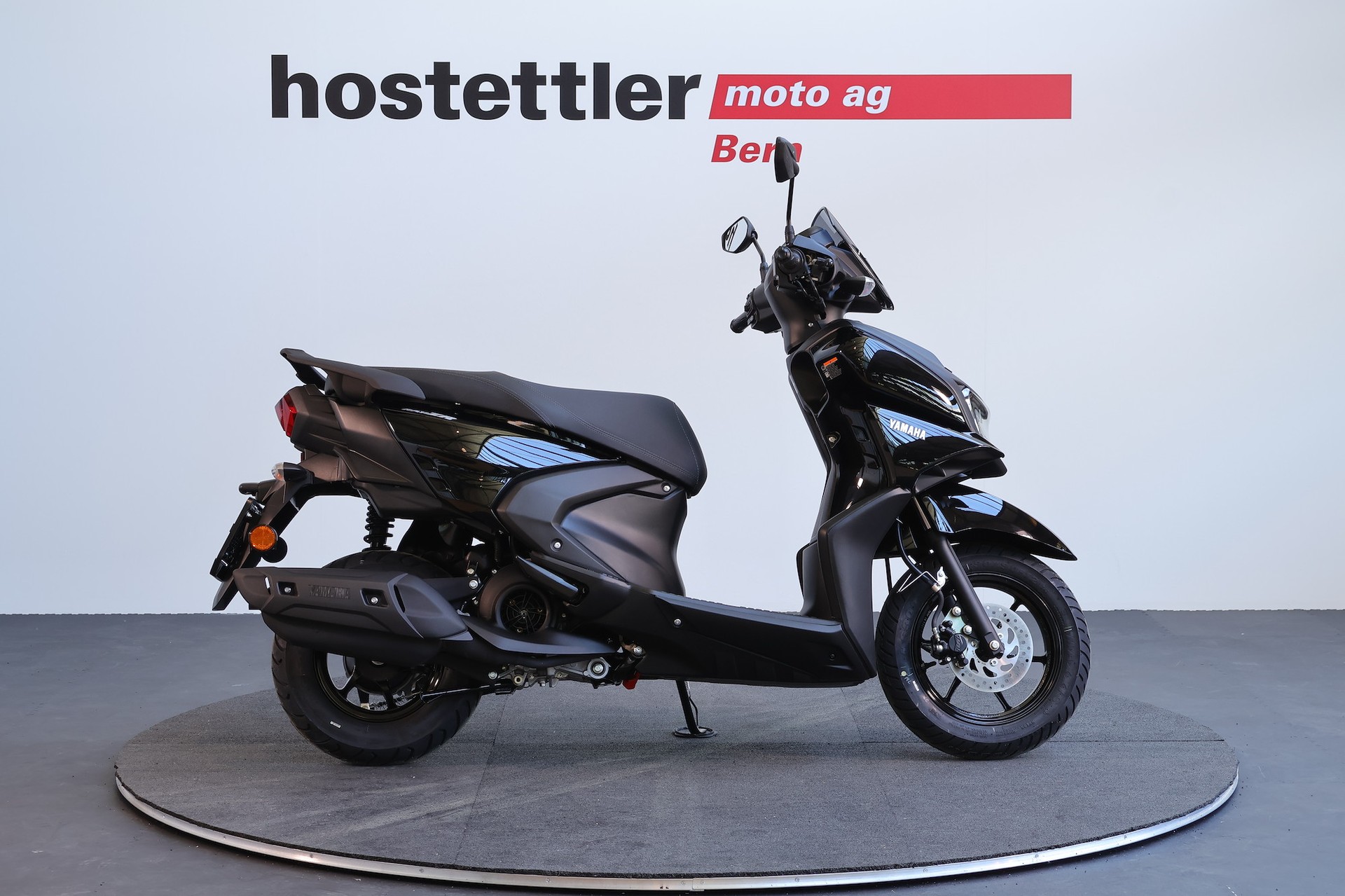 YAMAHA RayZR-showroom-element-1