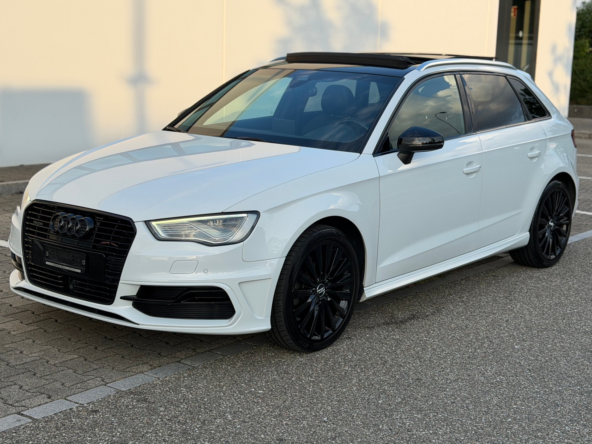 AUDI A3 Sportback 1.4 e-tron Ambition S-tronic-image-1