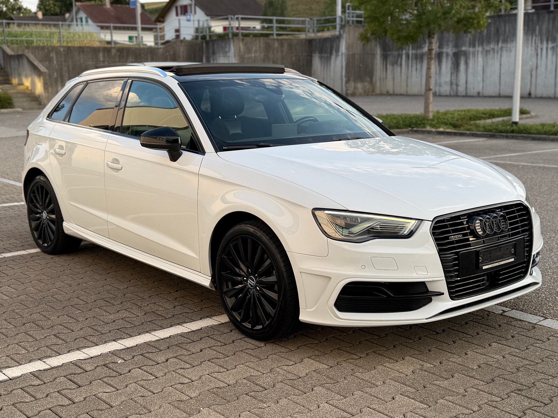AUDI A3 Sportback 1.4 e-tron Ambition S-tronic-image-4