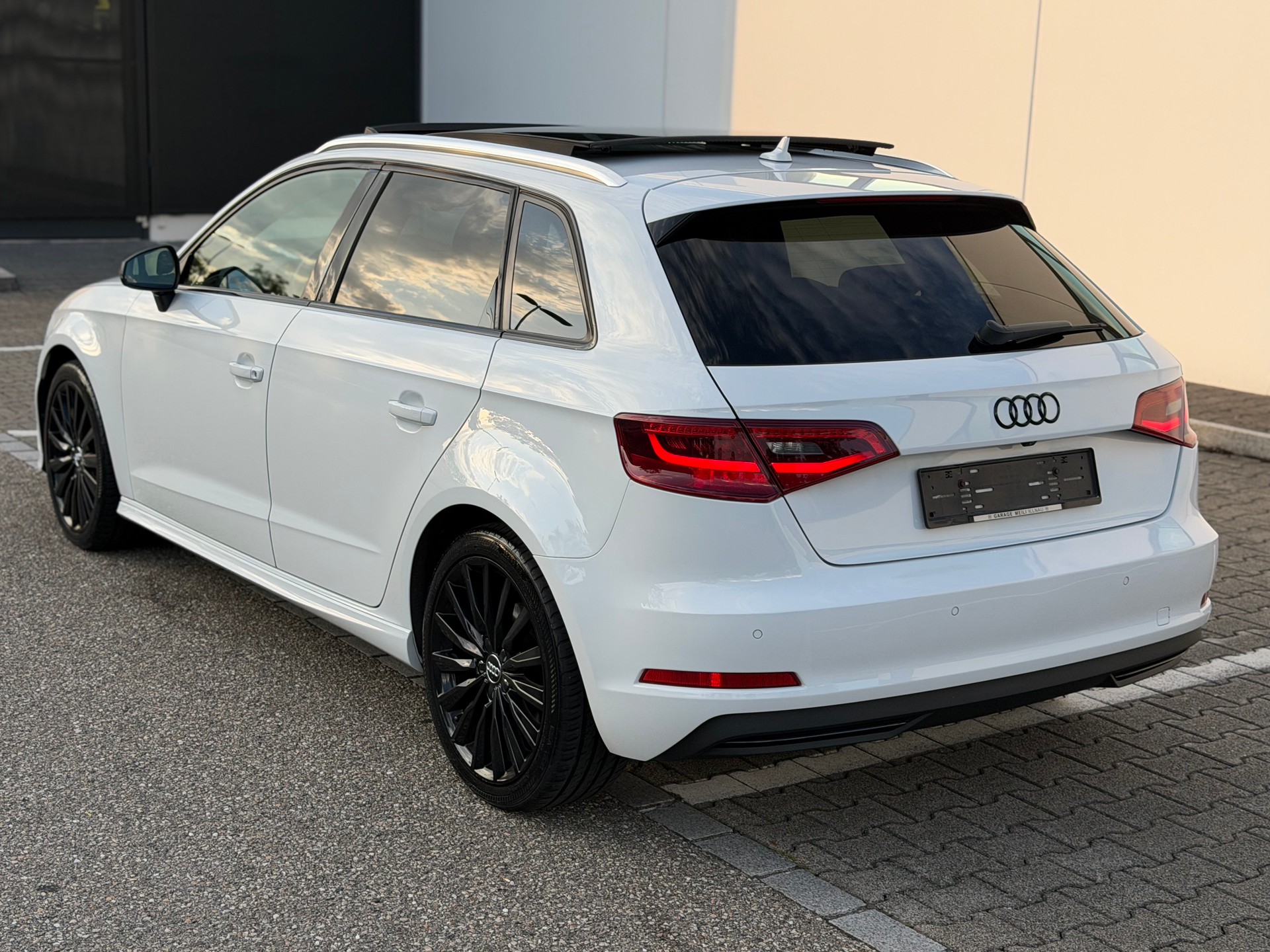AUDI A3 Sportback 1.4 e-tron Ambition S-tronic-image-0
