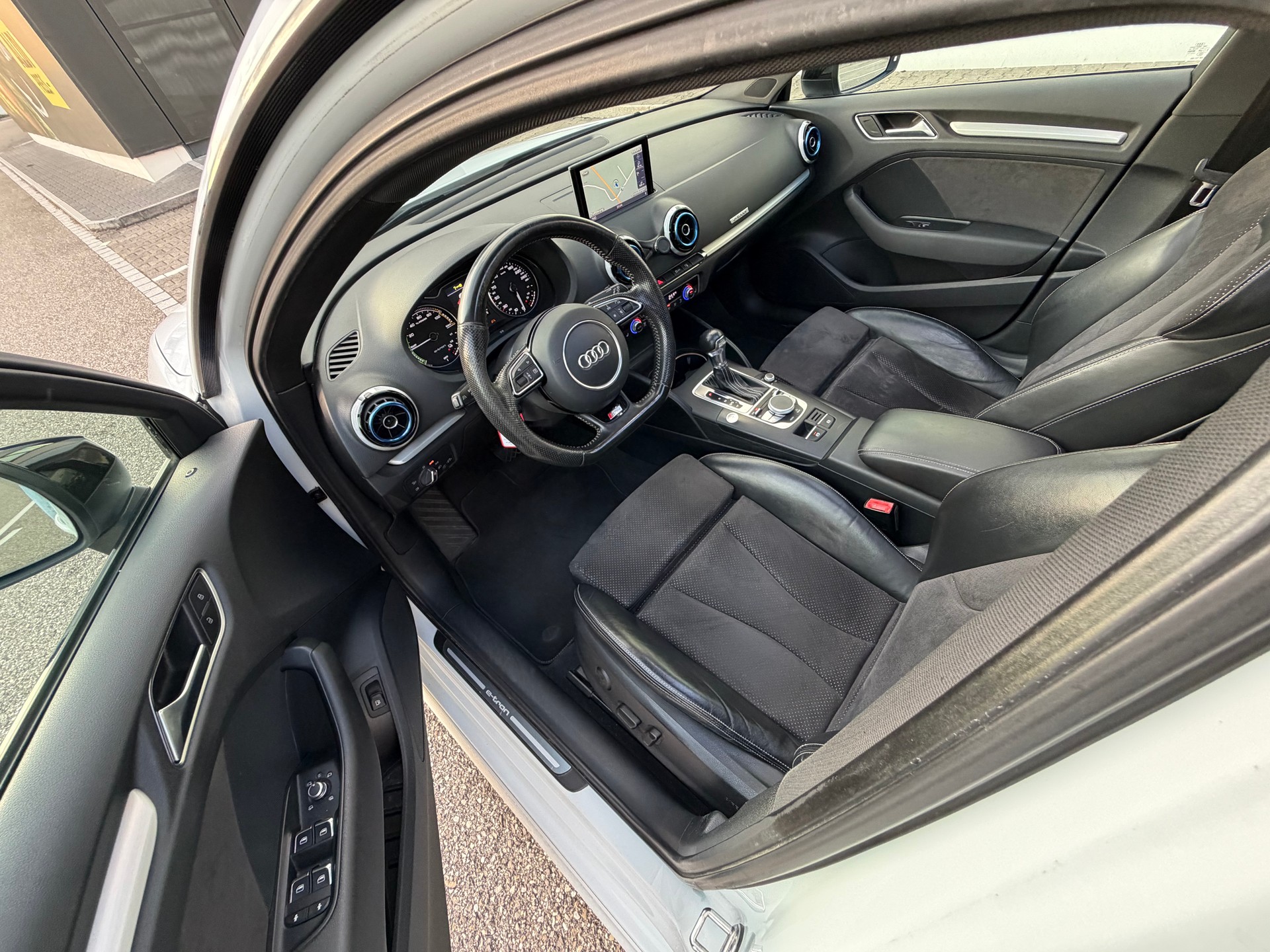 AUDI A3 Sportback 1.4 e-tron Ambition S-tronic-image-6