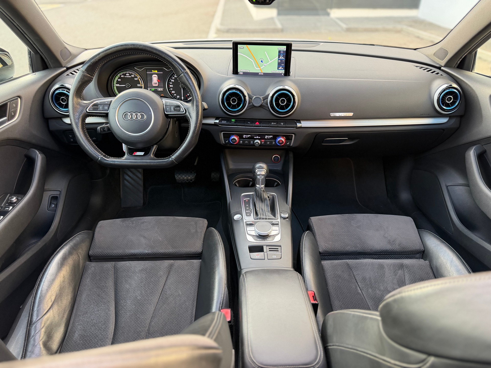 AUDI A3 Sportback 1.4 e-tron Ambition S-tronic-image-5