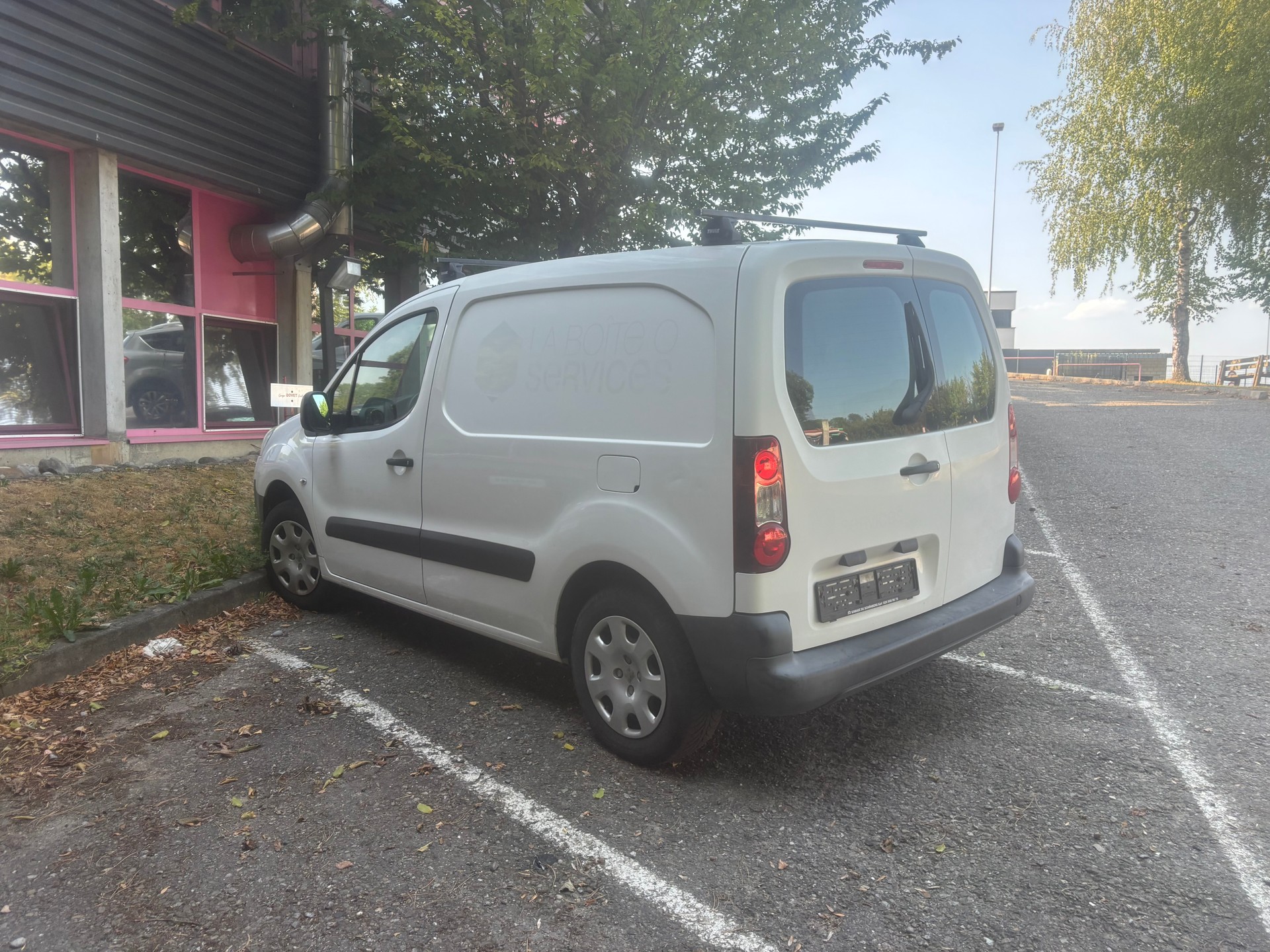 PEUGEOT Partner 1.6 VTi Urban Pack-image-1
