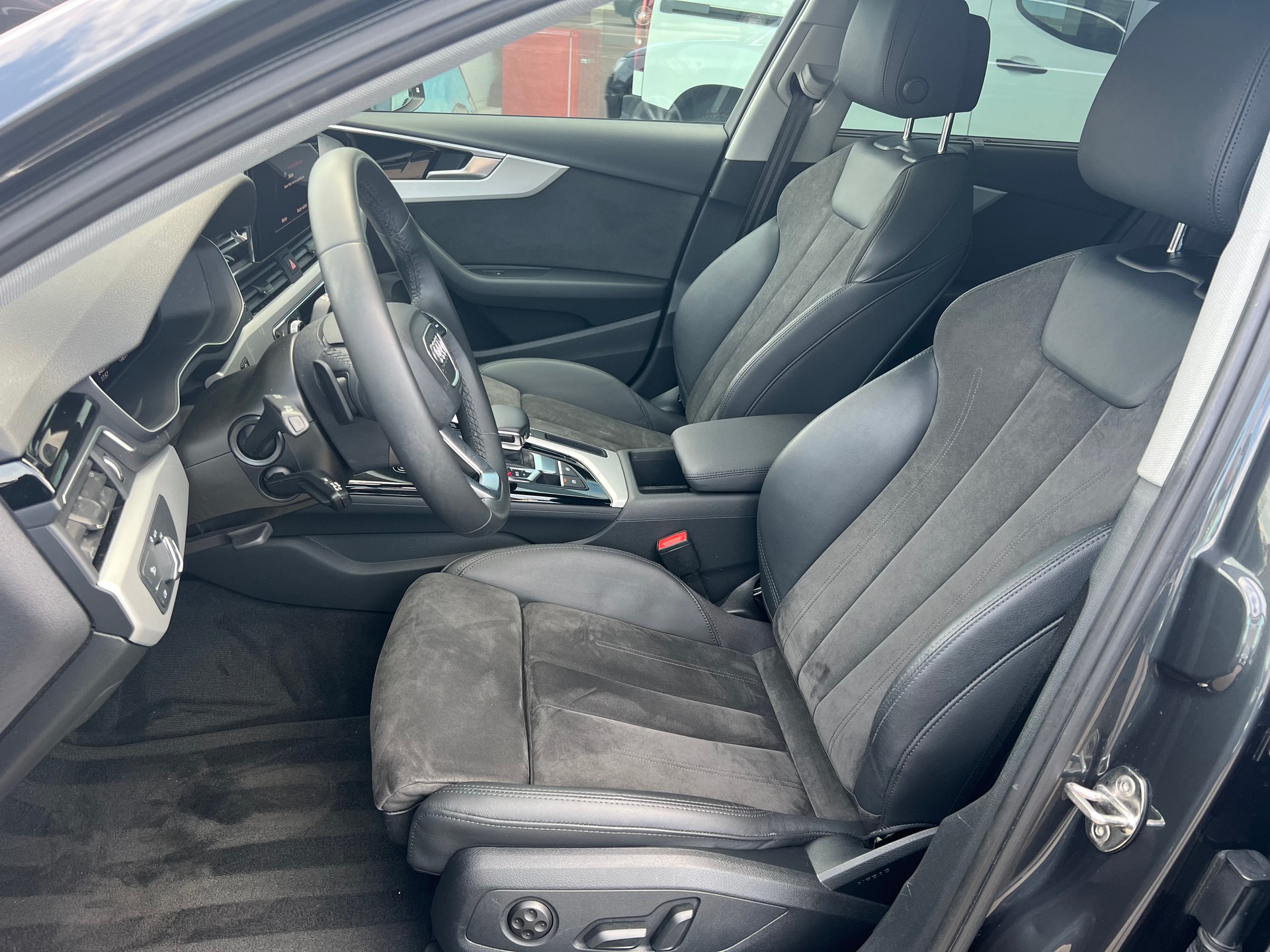 AUDI A4 Avant 40 TDI advanced quattro S-tronic-image-12