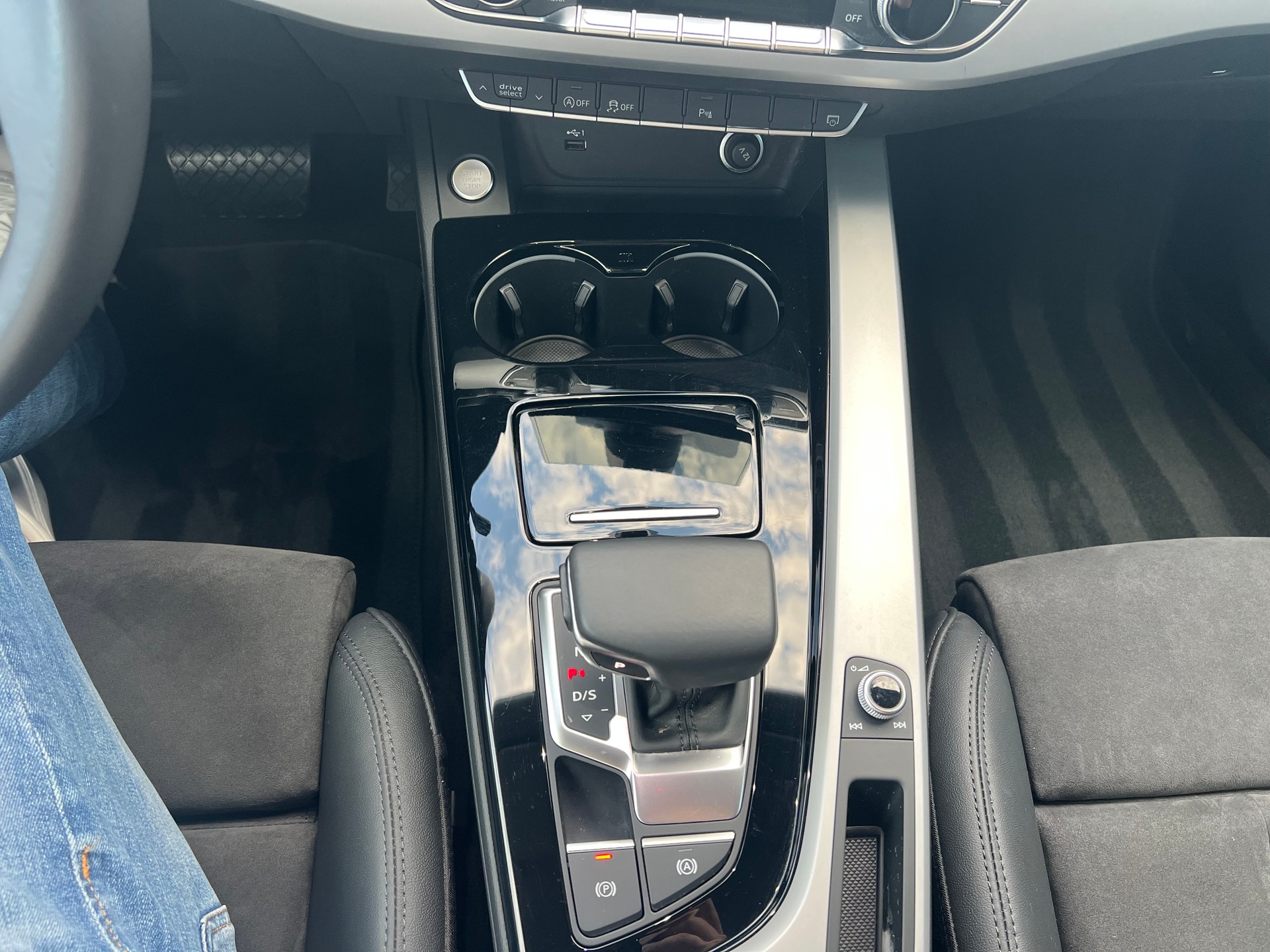 AUDI A4 Avant 40 TDI advanced quattro S-tronic-image-16