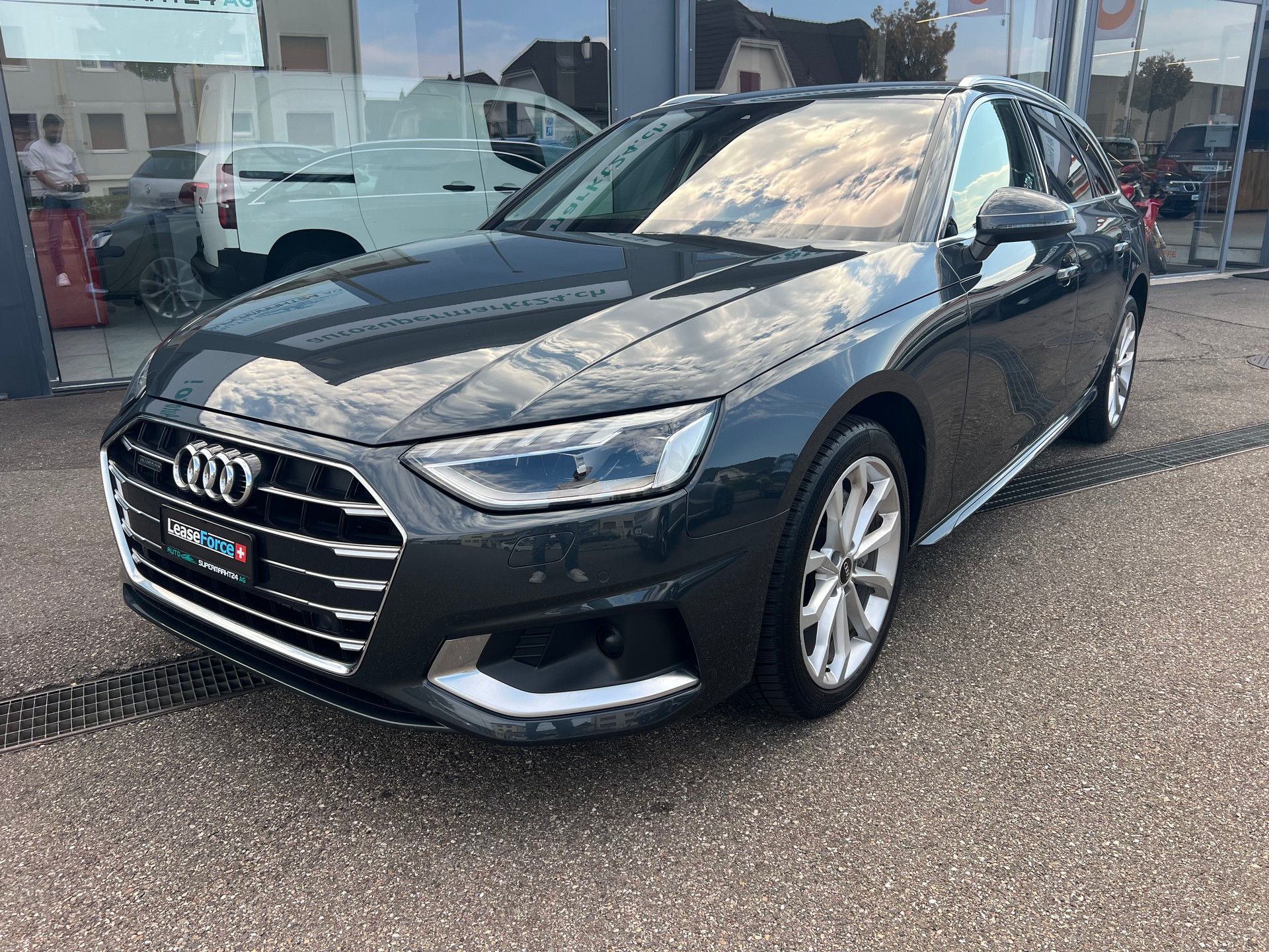 AUDI A4 Avant 40 TDI advanced quattro S-tronic-image-1