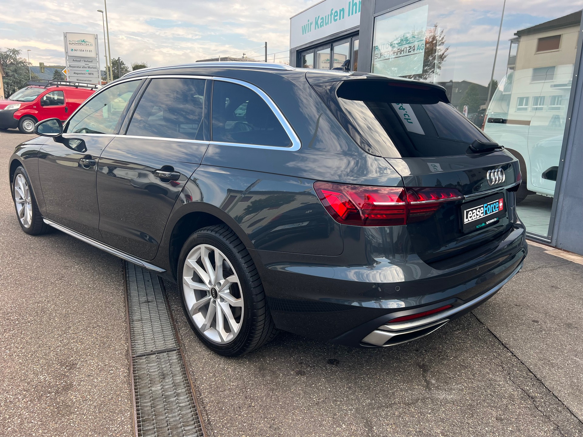 AUDI A4 Avant 40 TDI advanced quattro S-tronic-image-3
