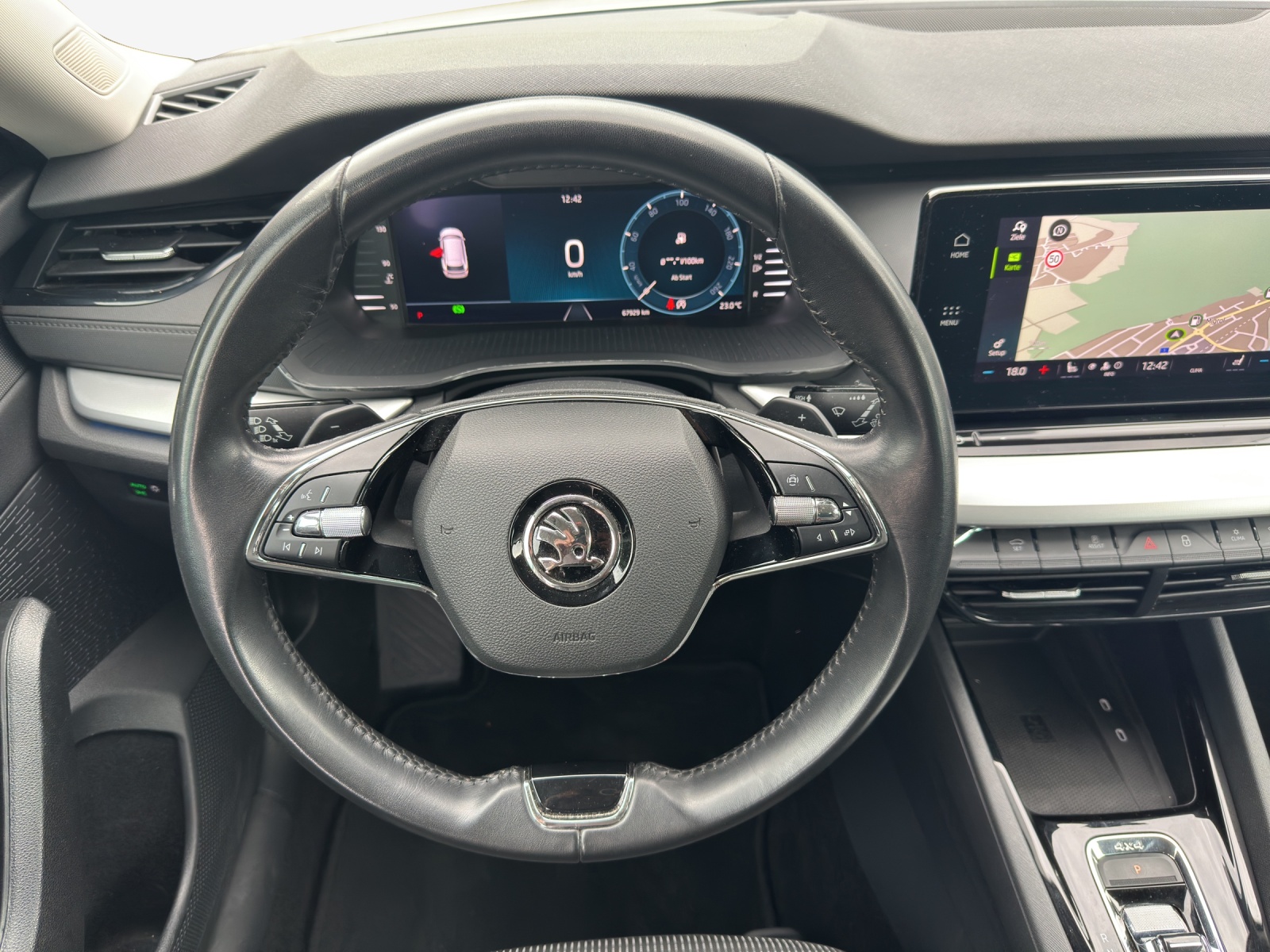 SKODA Octavia Combi 2.0 TDI DSG Ambition 4x4-image-9