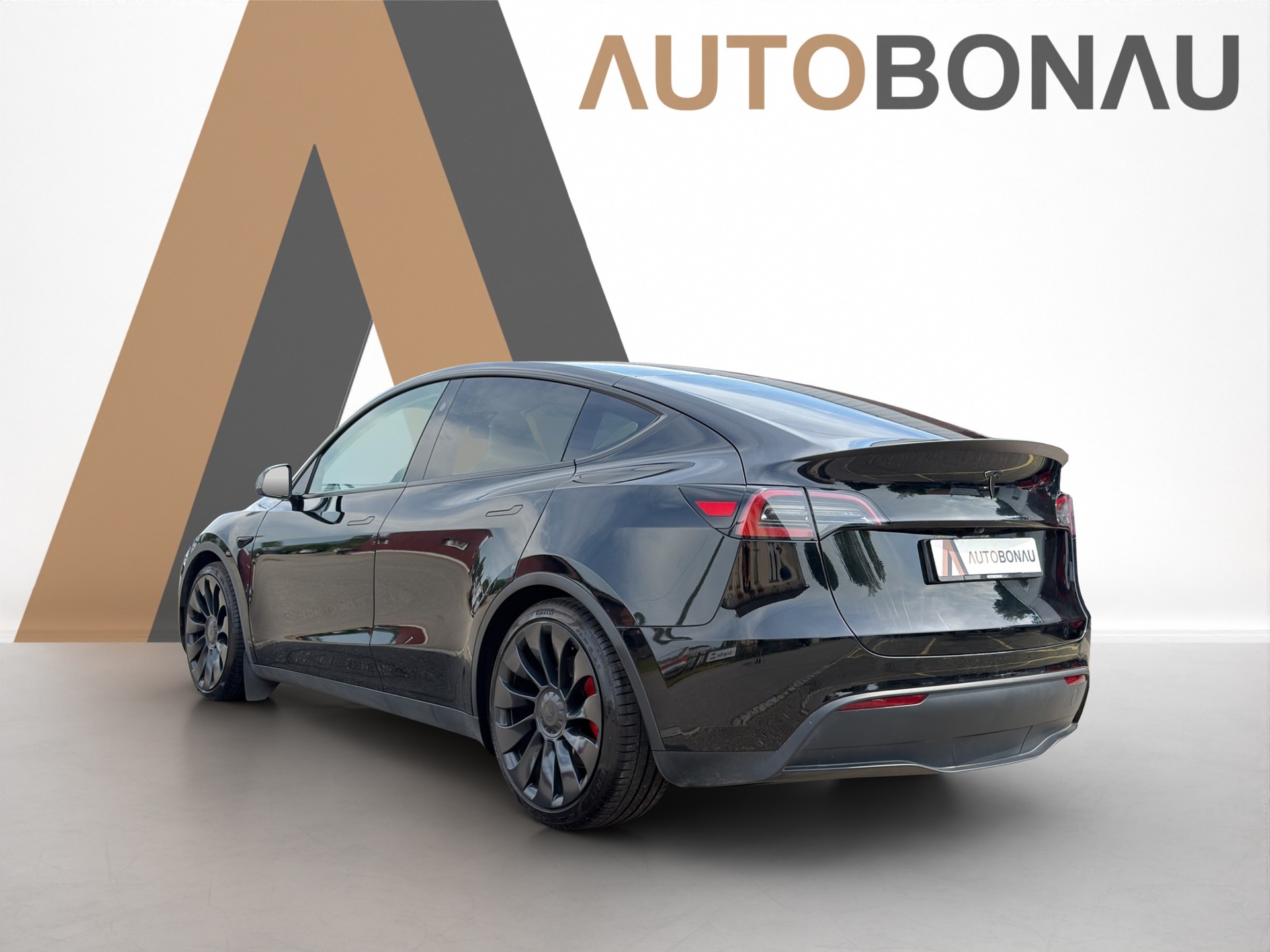TESLA Model Y Performance D Anhängerkupplung-showroom-element-2