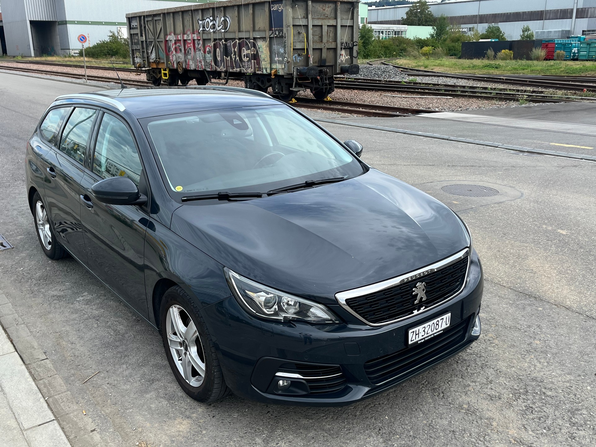 PEUGEOT 308 SW 1.6 BlueHDI Business Line EAT6-image-0