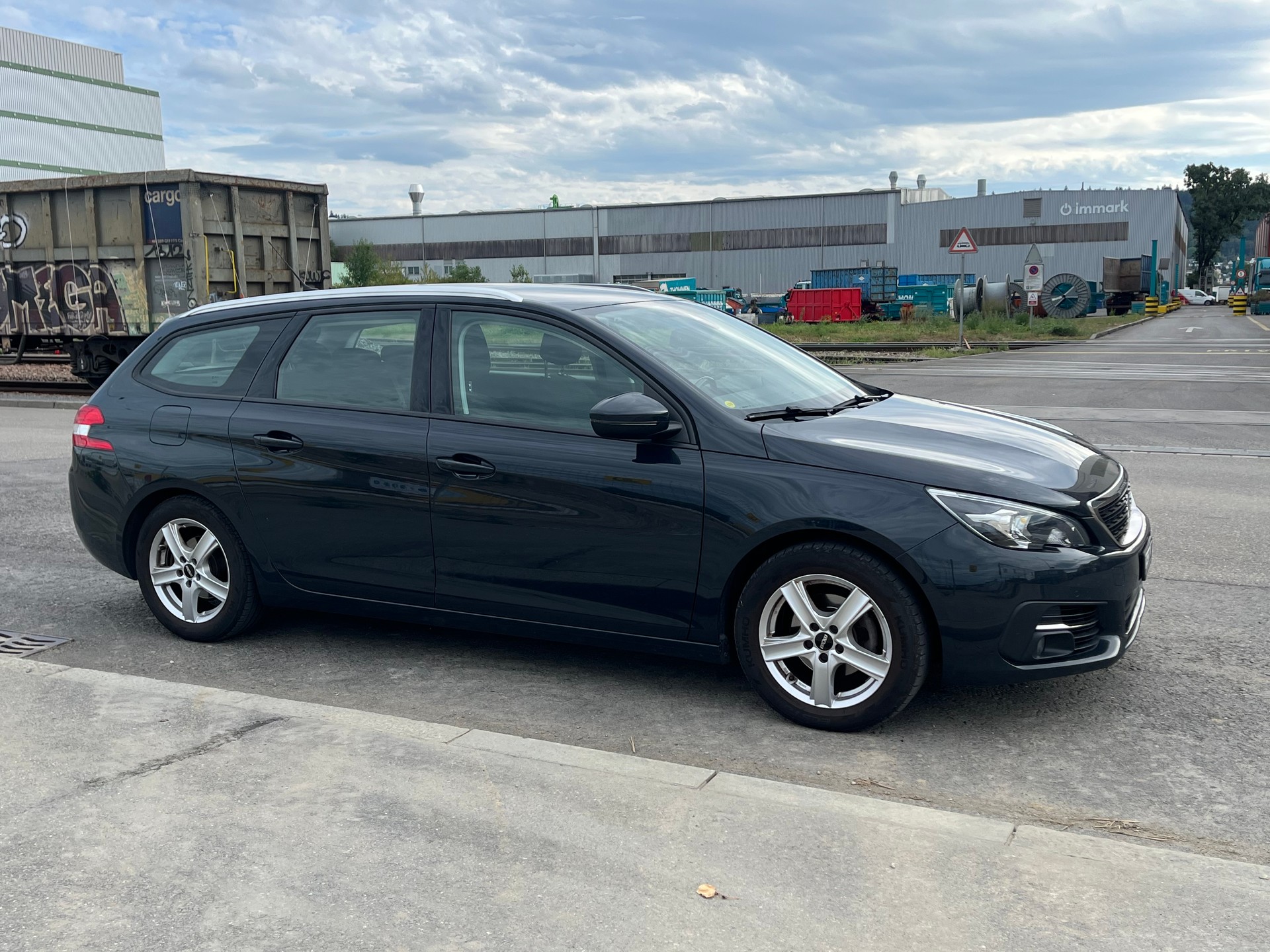 PEUGEOT 308 SW 1.6 BlueHDI Business Line EAT6-image-3