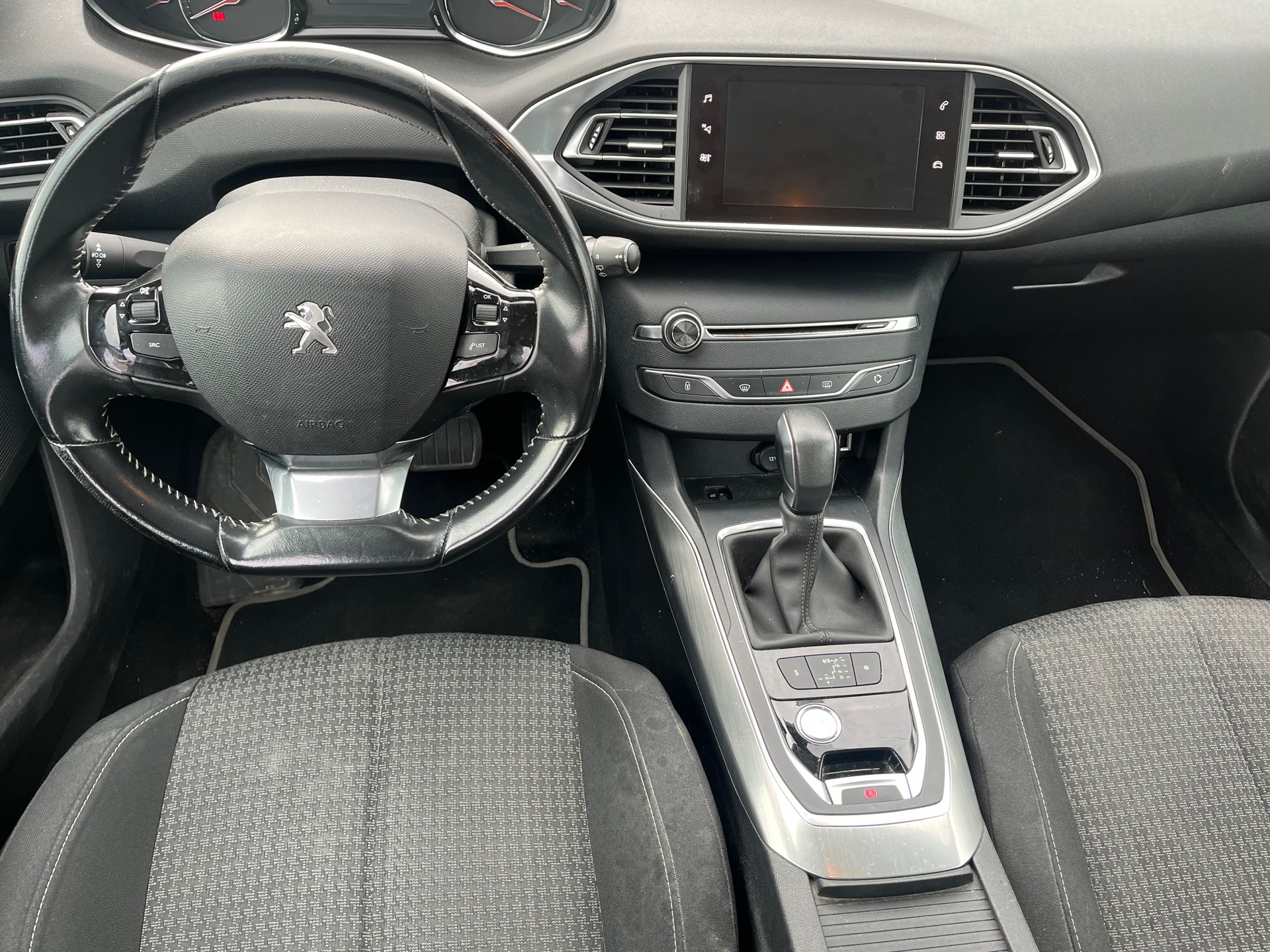 PEUGEOT 308 SW 1.6 BlueHDI Business Line EAT6-image-10