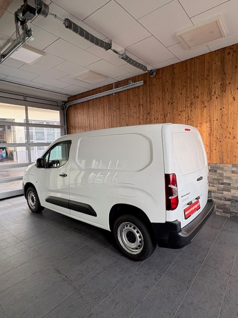 CITROEN Berlingo Van 1.2 Pure Tech 110 s/s Driver 650kg-image-3