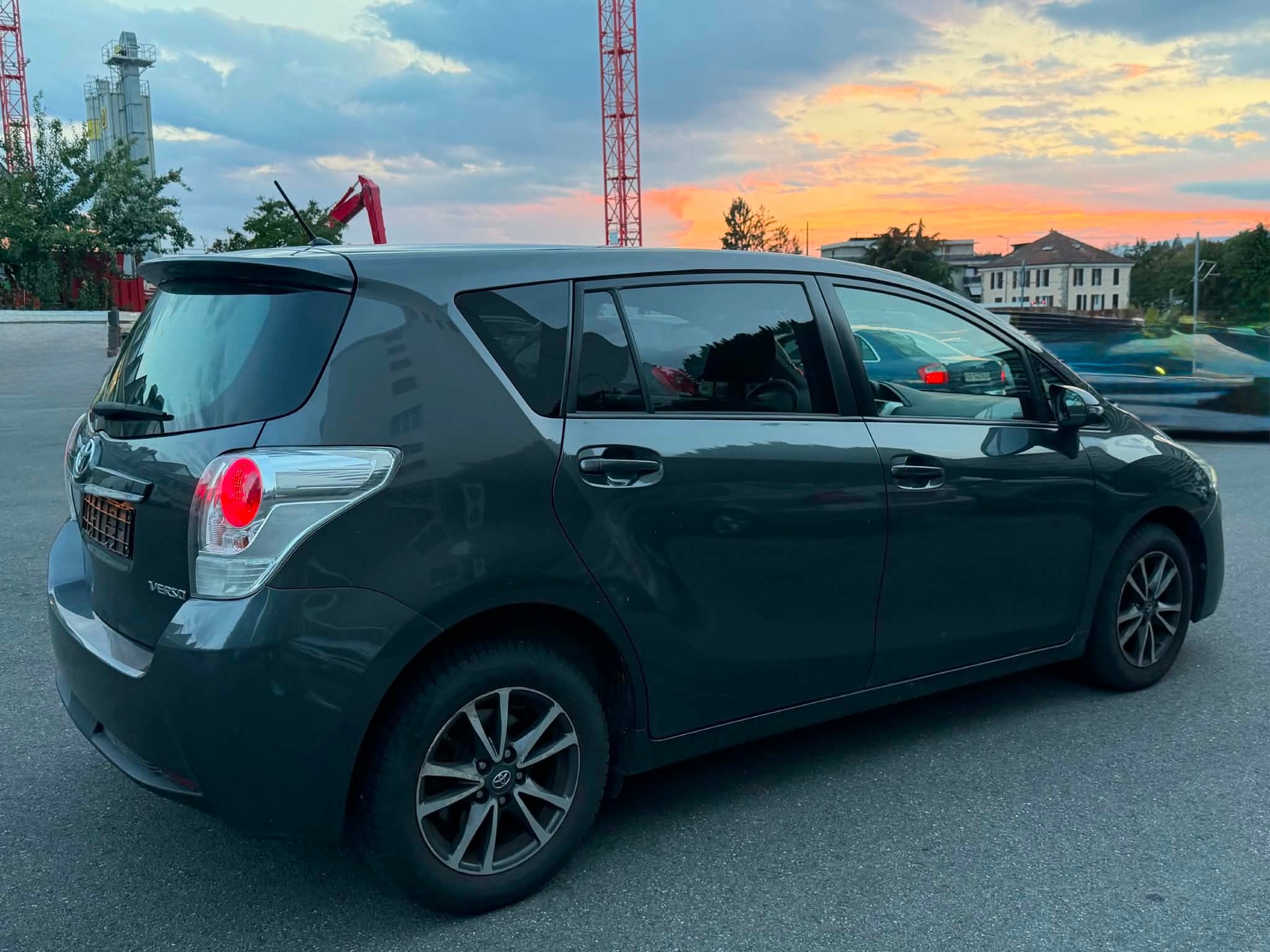 TOYOTA VERSO-image-3