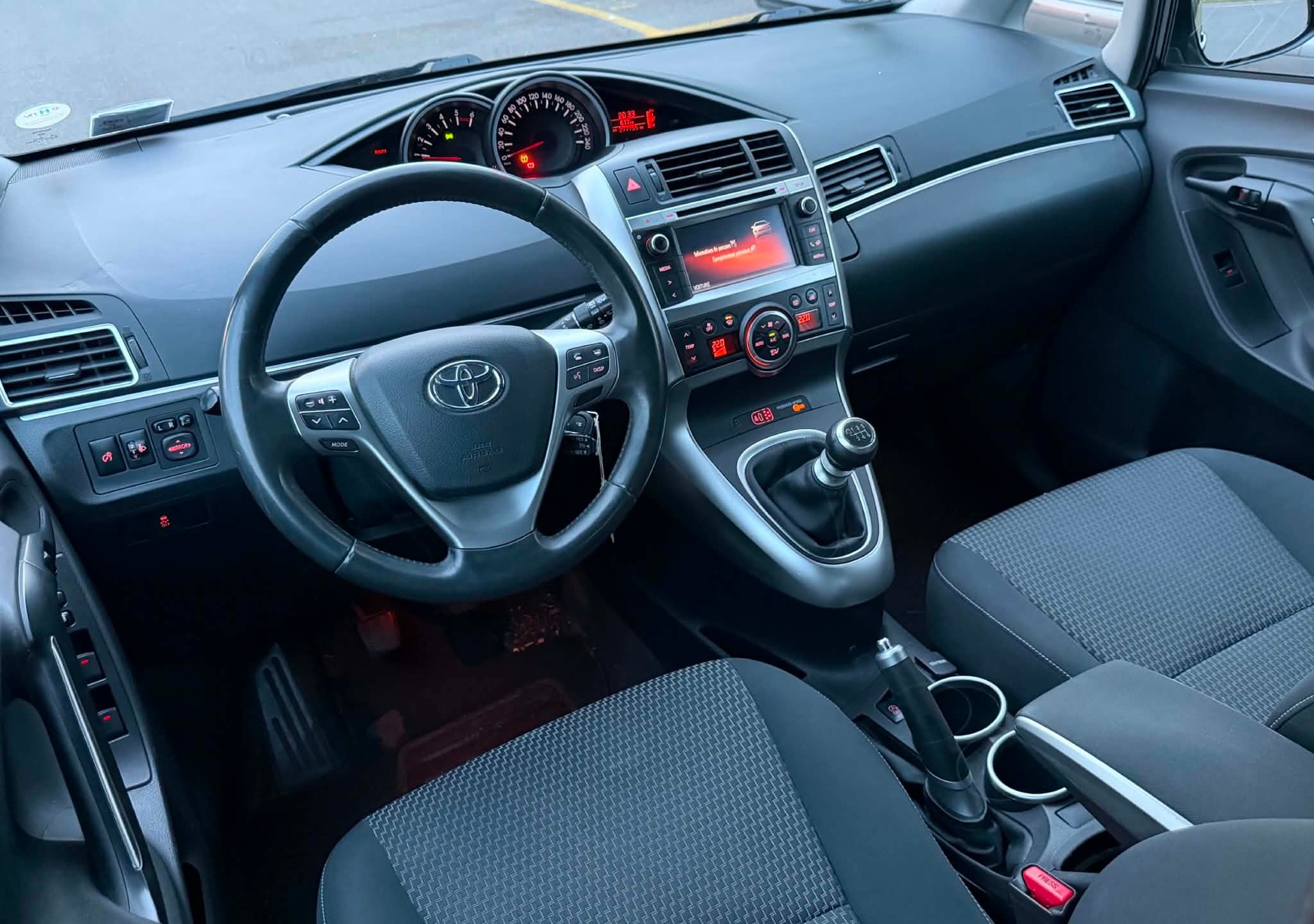 TOYOTA VERSO-image-5