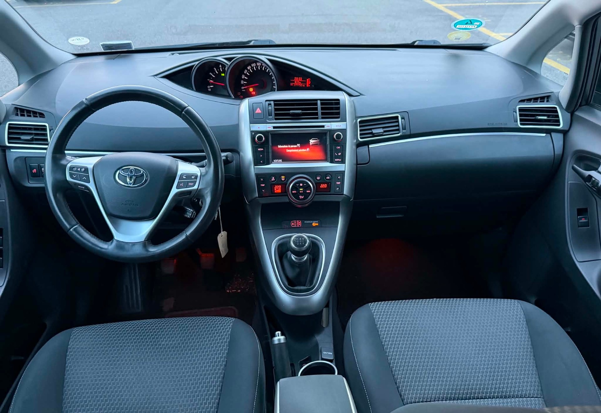 TOYOTA VERSO-image-4