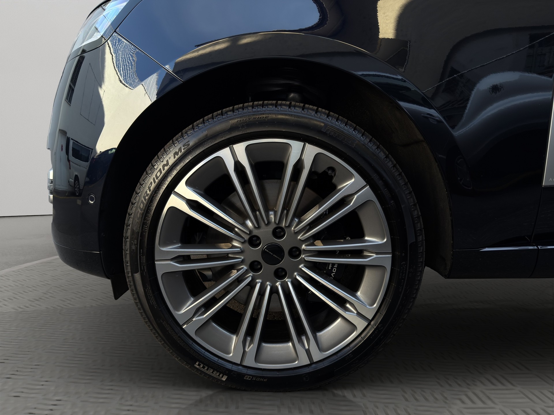 LAND ROVER Range Rover 4.4 V8 Autobiography-image-18
