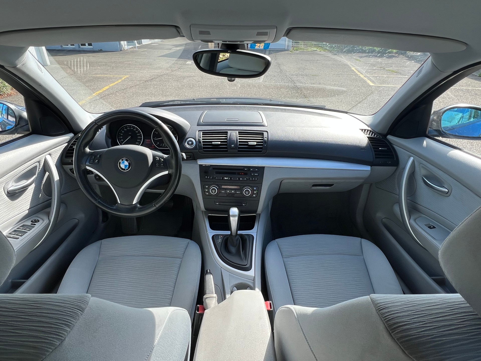 BMW 120i Steptronic-image-10