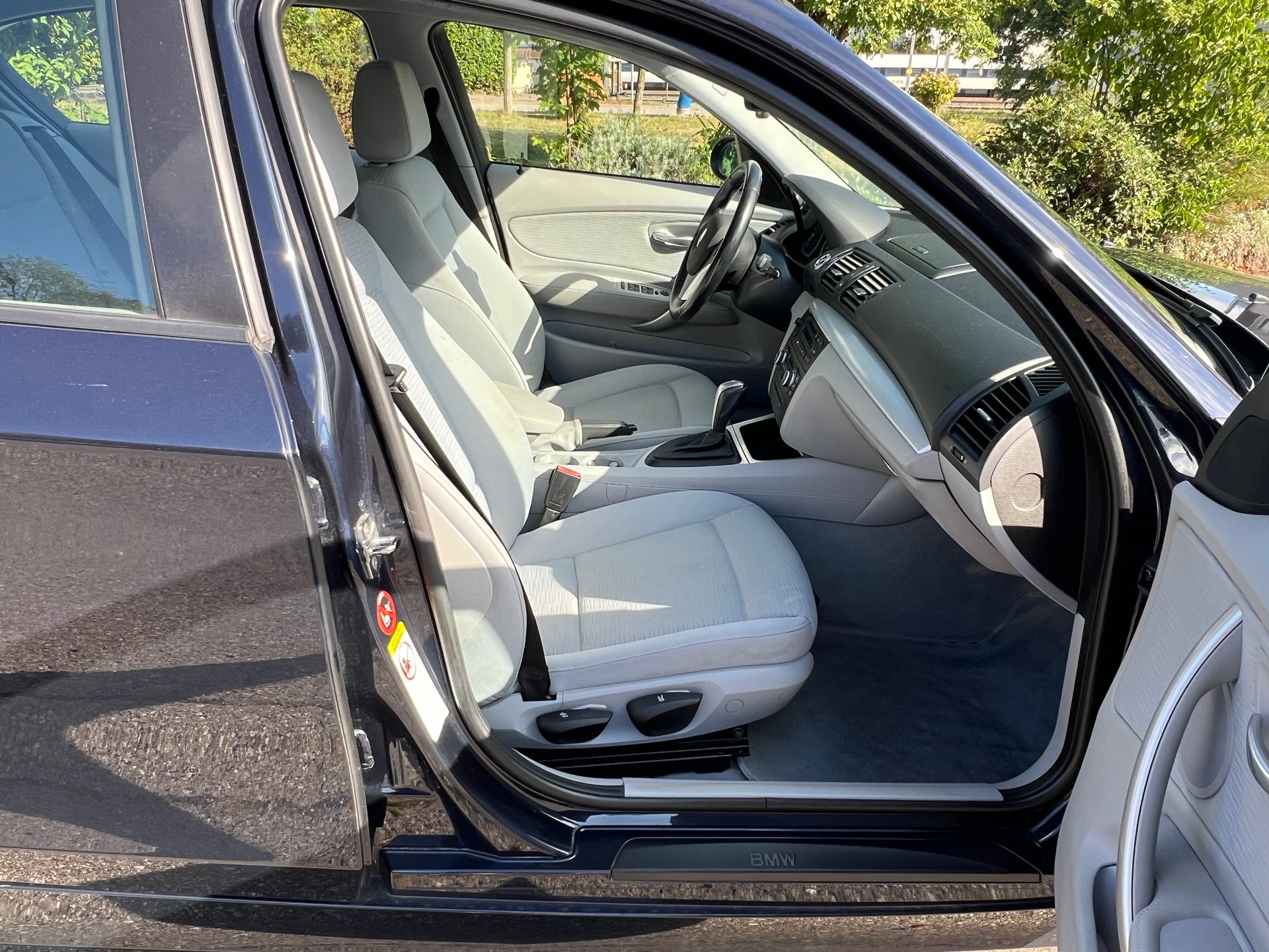 BMW 120i Steptronic-image-7
