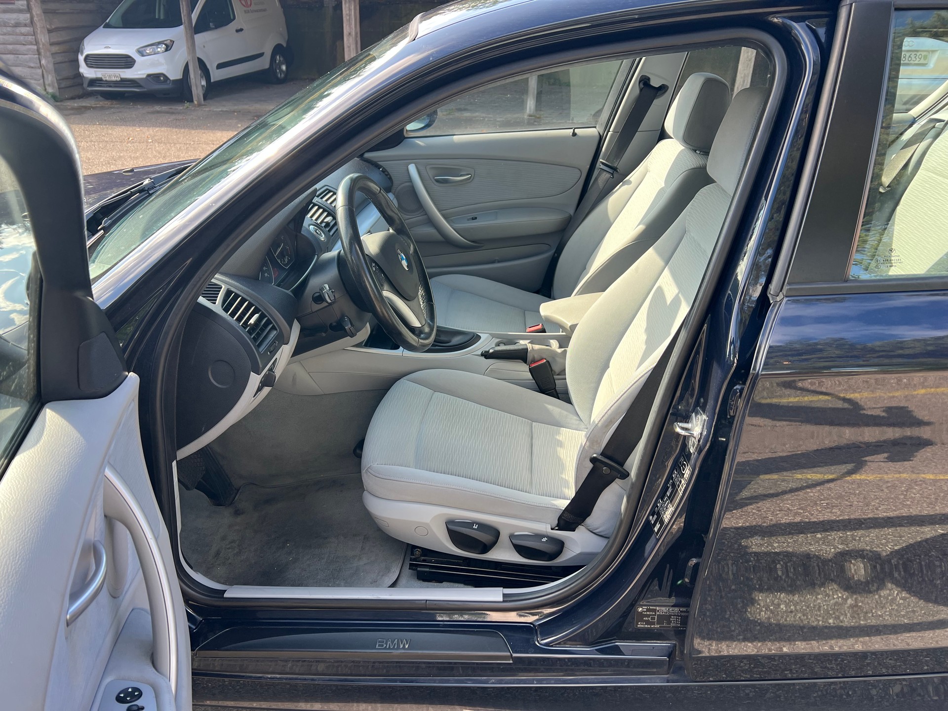 BMW 120i Steptronic-image-9
