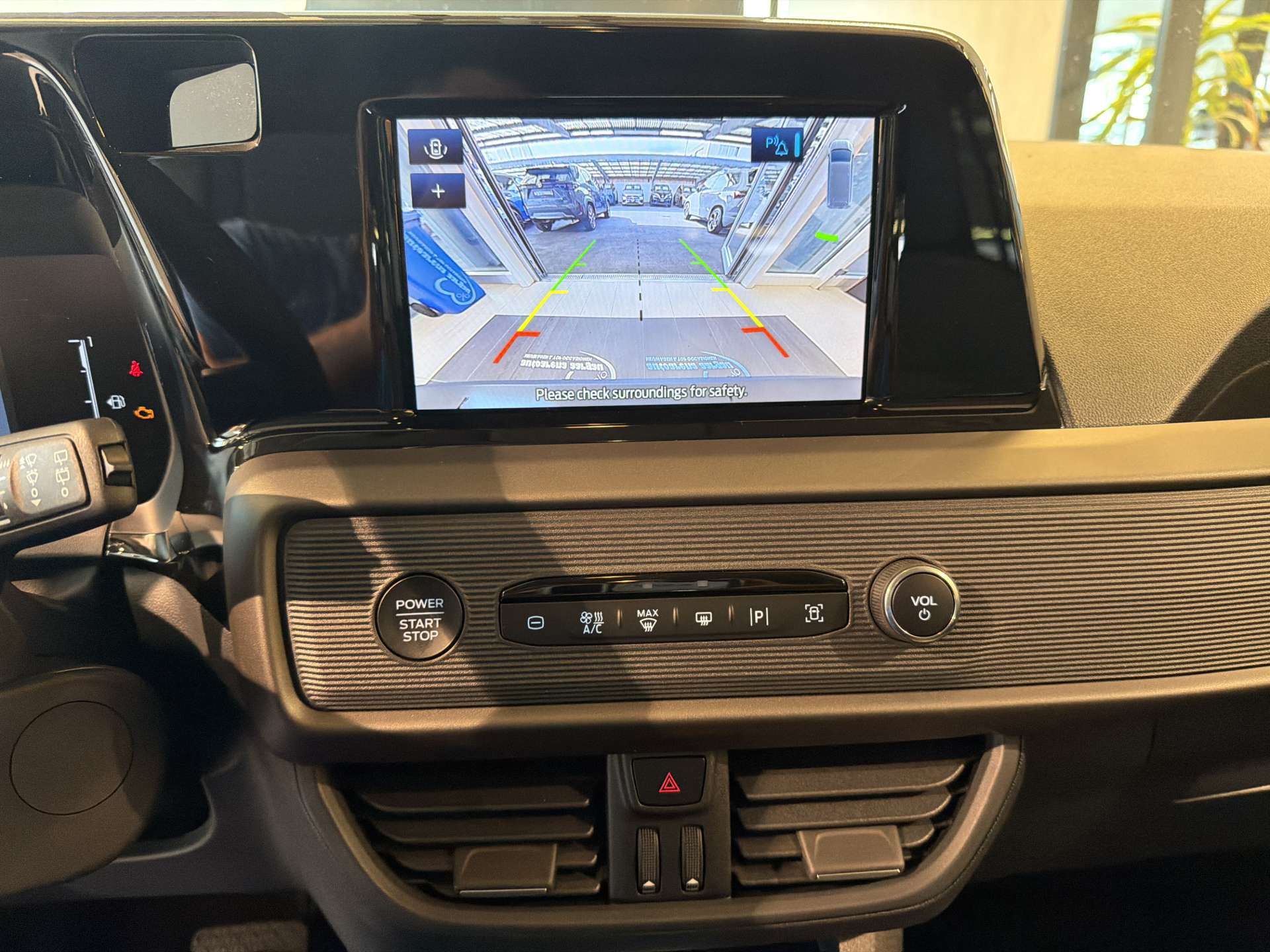 FORD Tourneo Courier 1.0 EcoBoost Titanium Automat-image-9