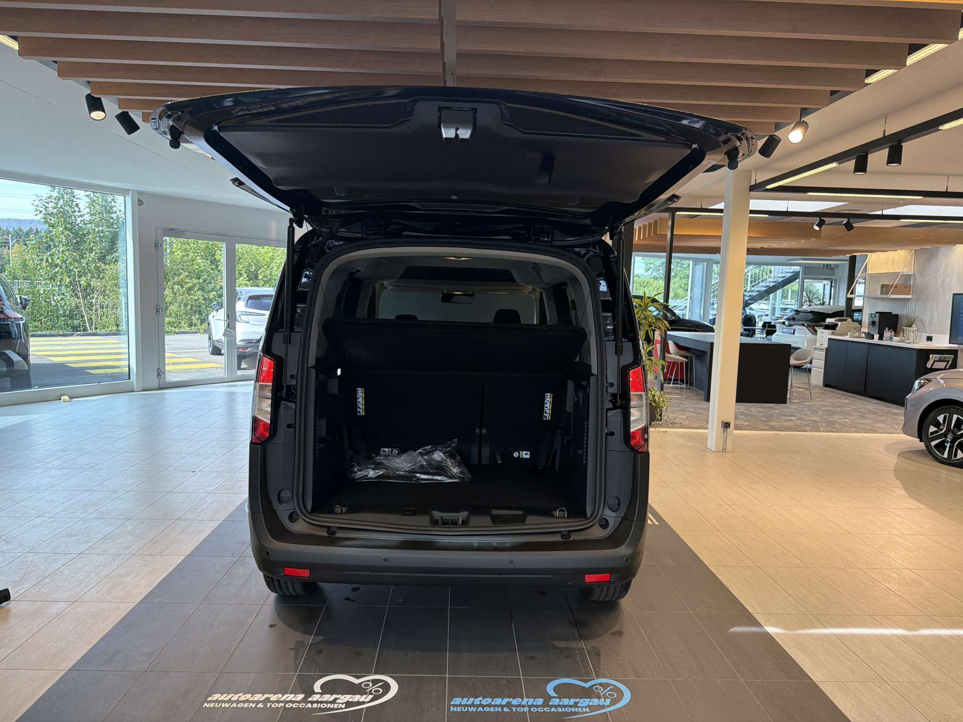 FORD Tourneo Courier 1.0 EcoBoost Titanium Automat-image-7