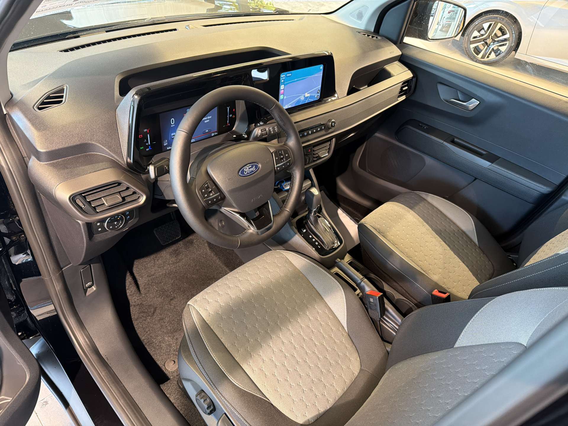 FORD Tourneo Courier 1.0 EcoBoost Titanium Automat-image-5