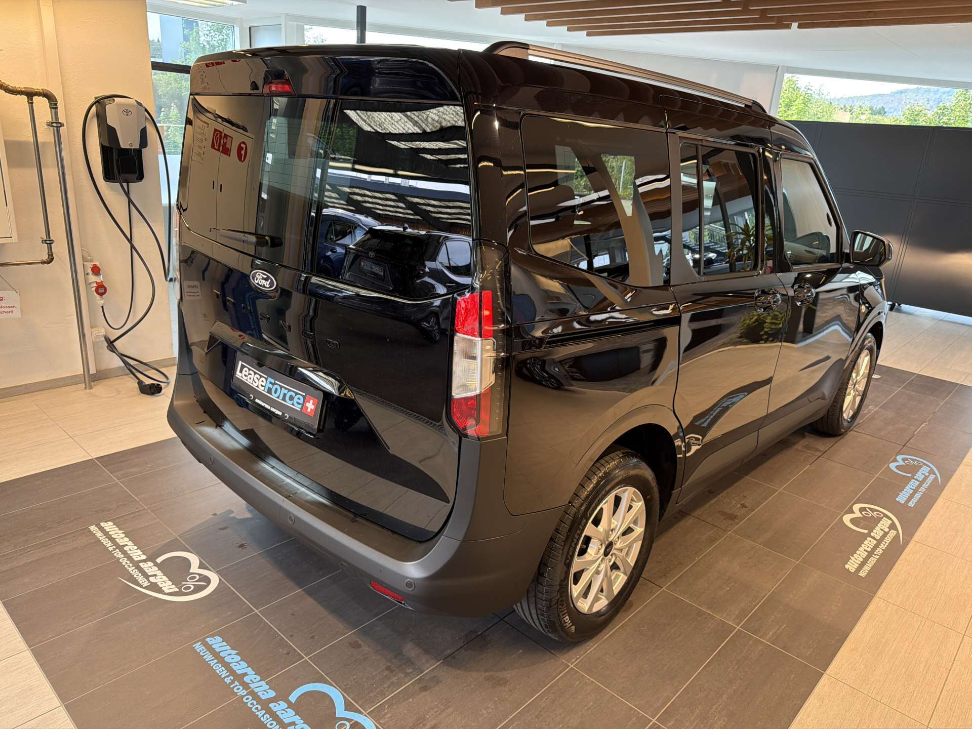 FORD Tourneo Courier 1.0 EcoBoost Titanium Automat-image-2