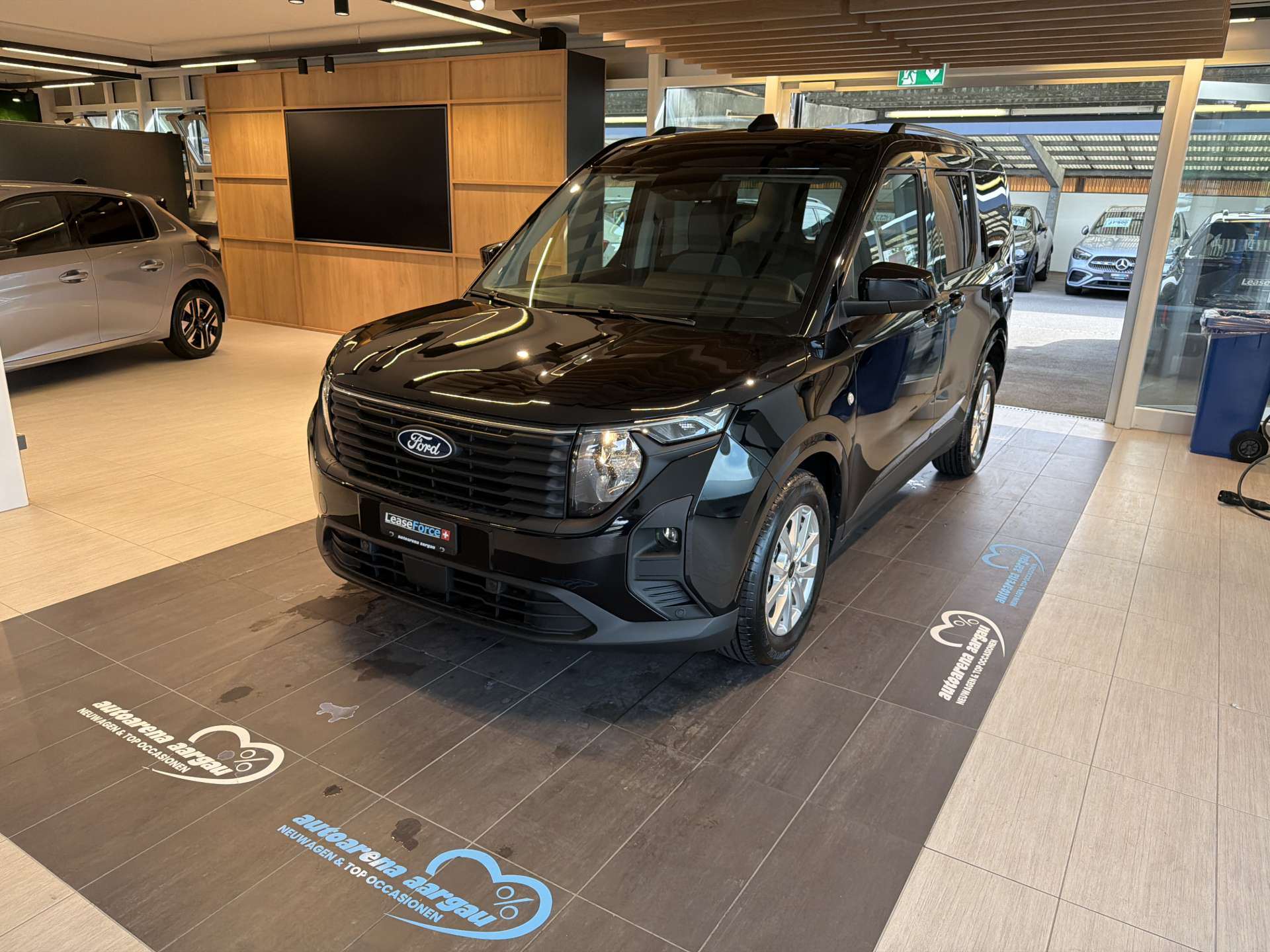 FORD Tourneo Courier 1.0 EcoBoost Titanium Automat