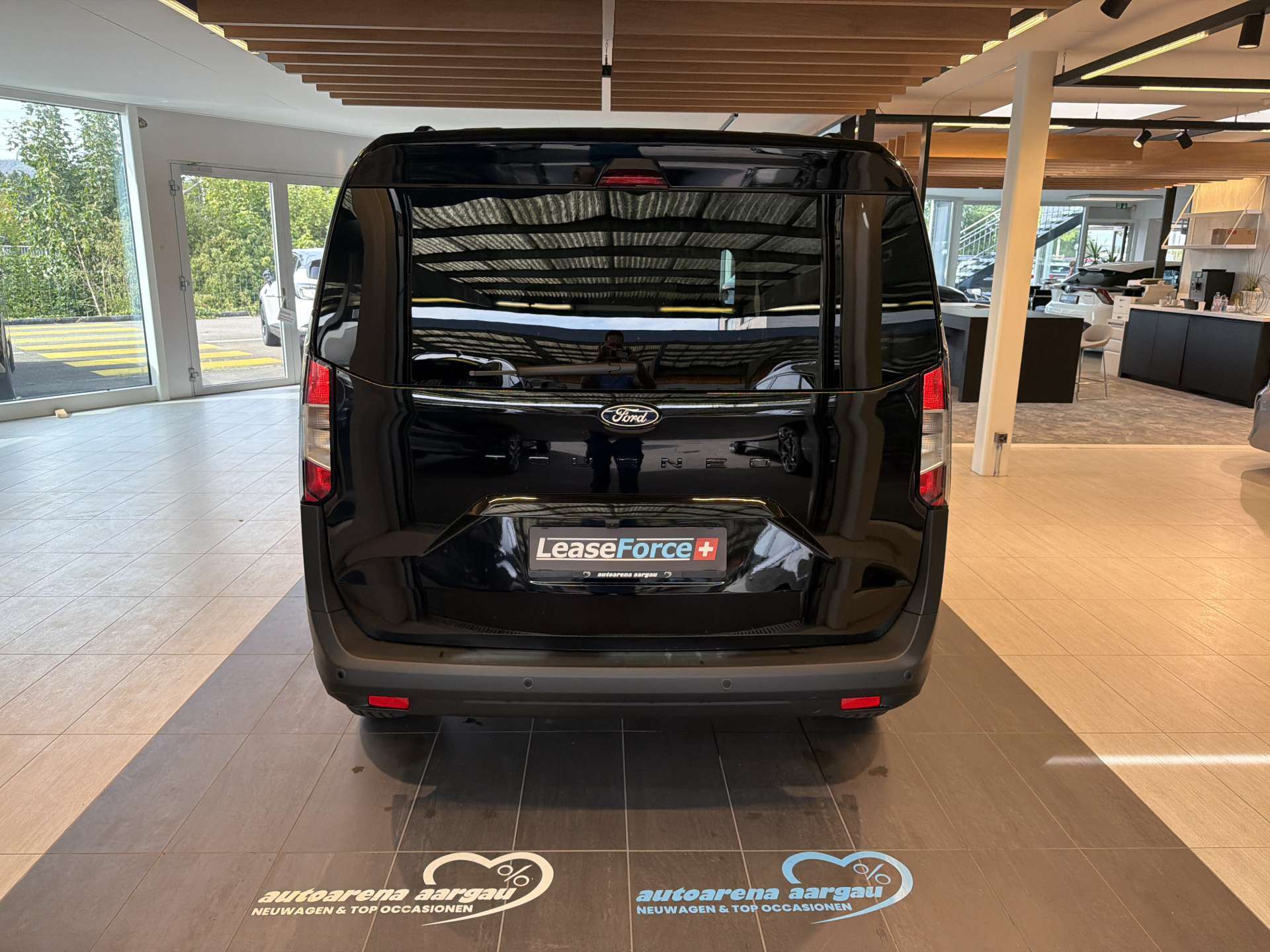 FORD Tourneo Courier 1.0 EcoBoost Titanium Automat-image-12