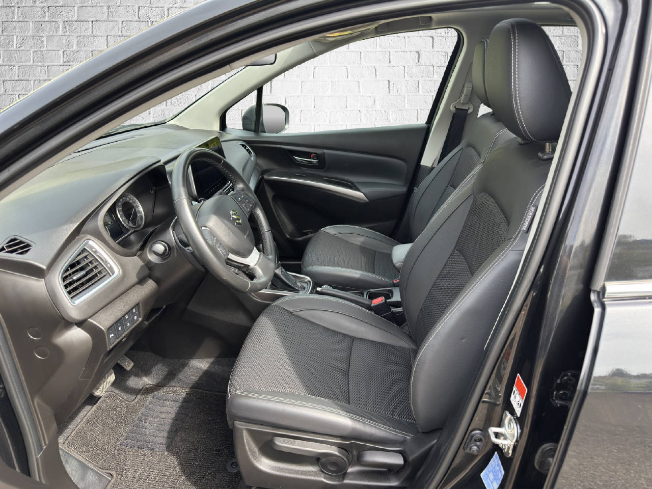 SUZUKI SX4 S-Cross 1.4 T Compact Top Hybrid 4x4-image-6