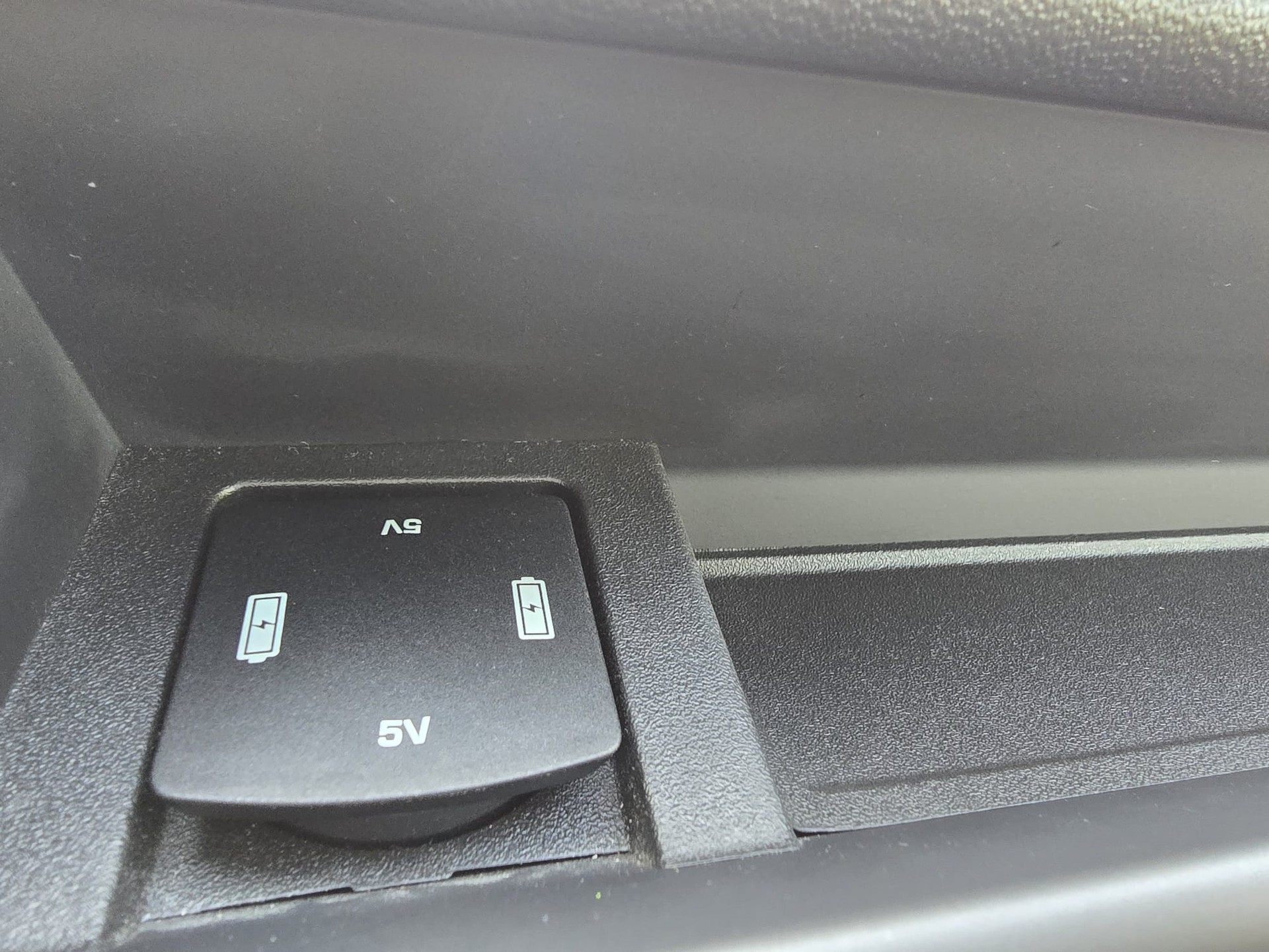 LAND ROVER Discovery Sport 2.0 TD4 Pure AT9-image-14