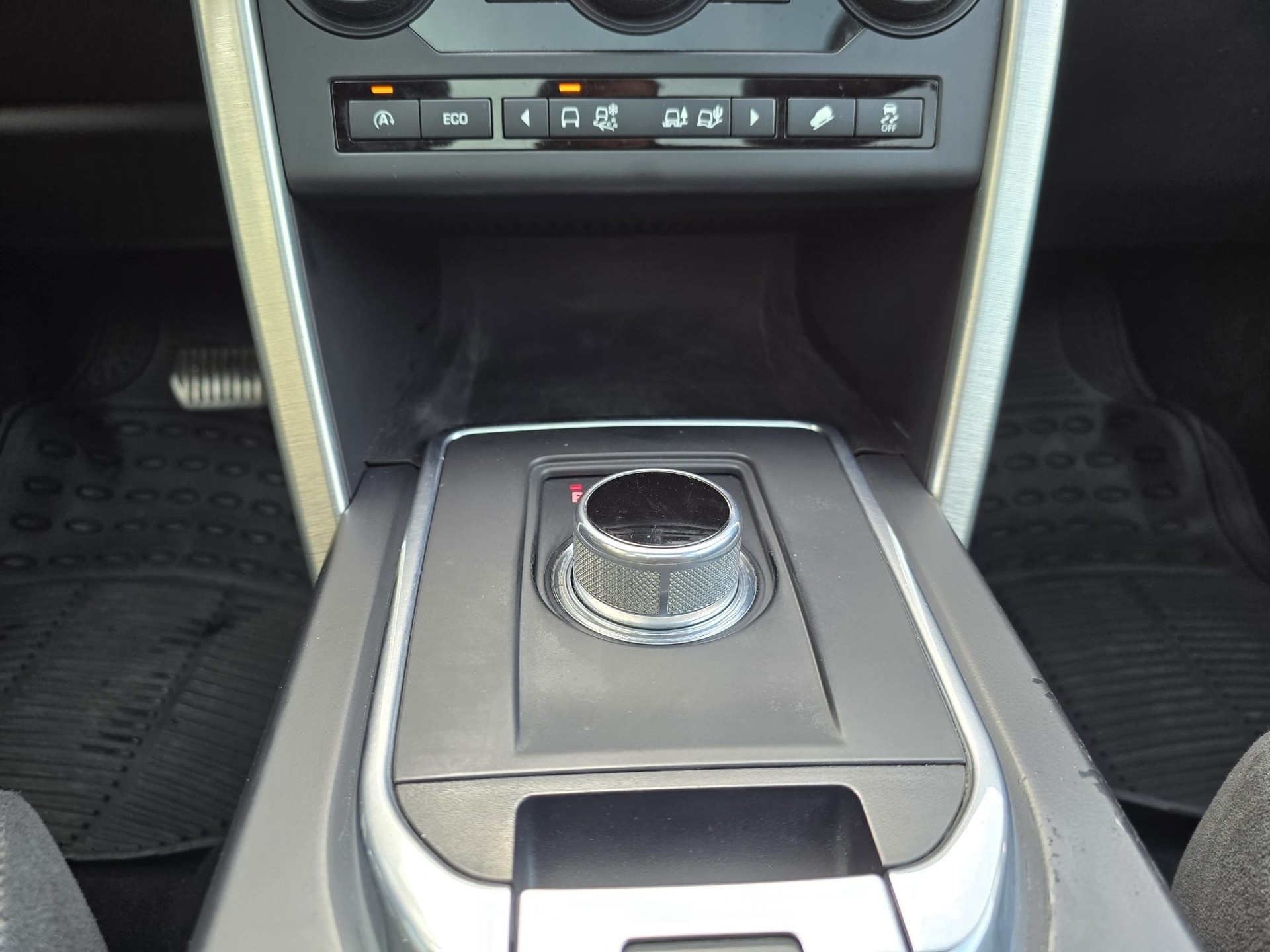 LAND ROVER Discovery Sport 2.0 TD4 Pure AT9-image-11