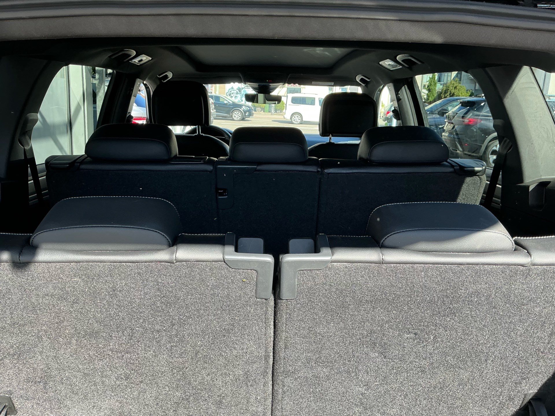 VW Tiguan Allspace R-Line 4Motion *** PANORAMADACH & 7 PLÄTZER ***-image-25