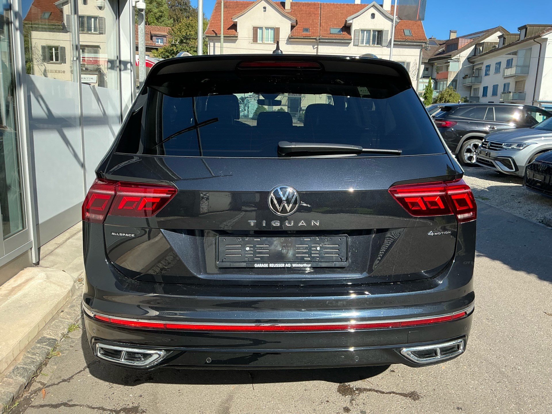 VW Tiguan Allspace R-Line 4Motion *** PANORAMADACH & 7 PLÄTZER ***-image-4