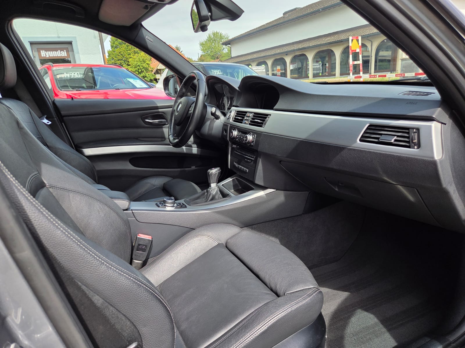 BMW 325i Touring M-Sportpaket-image-10