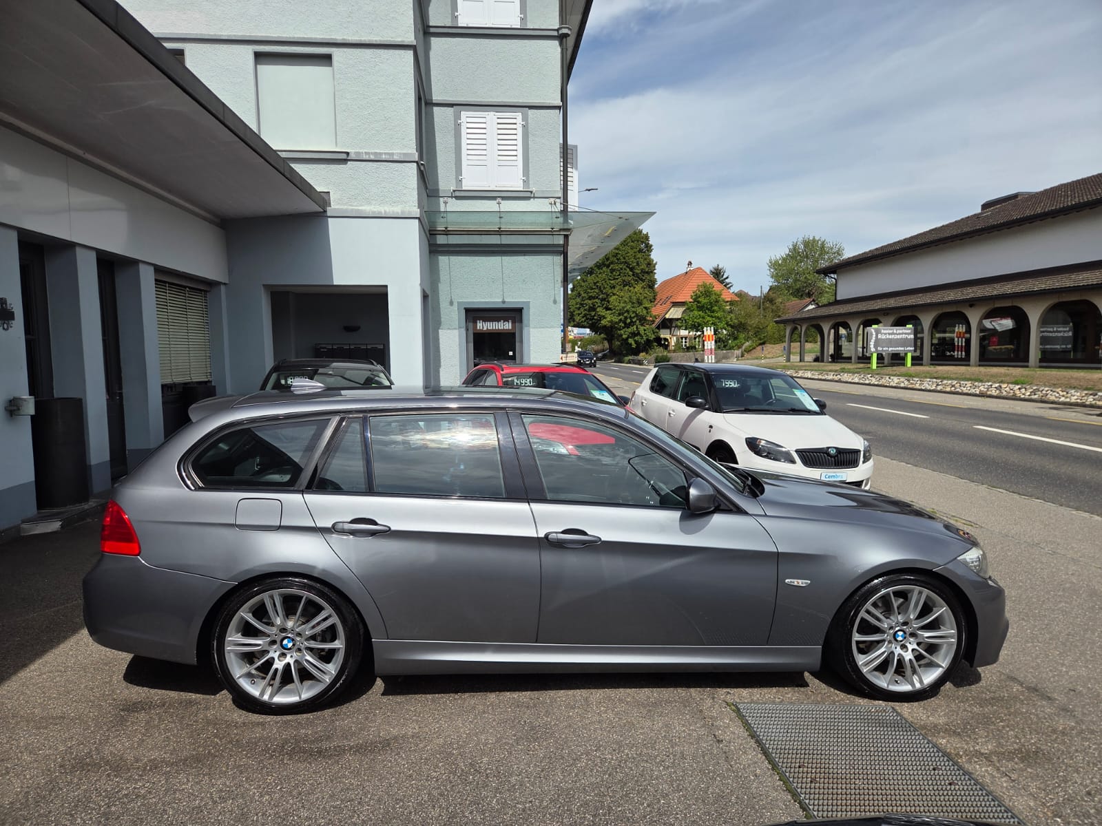 BMW 325i Touring M-Sportpaket-image-5