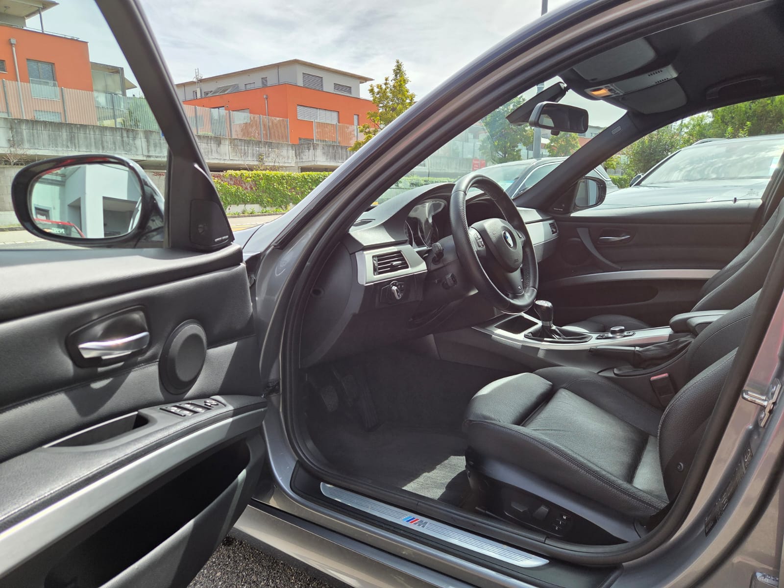 BMW 325i Touring M-Sportpaket-image-8