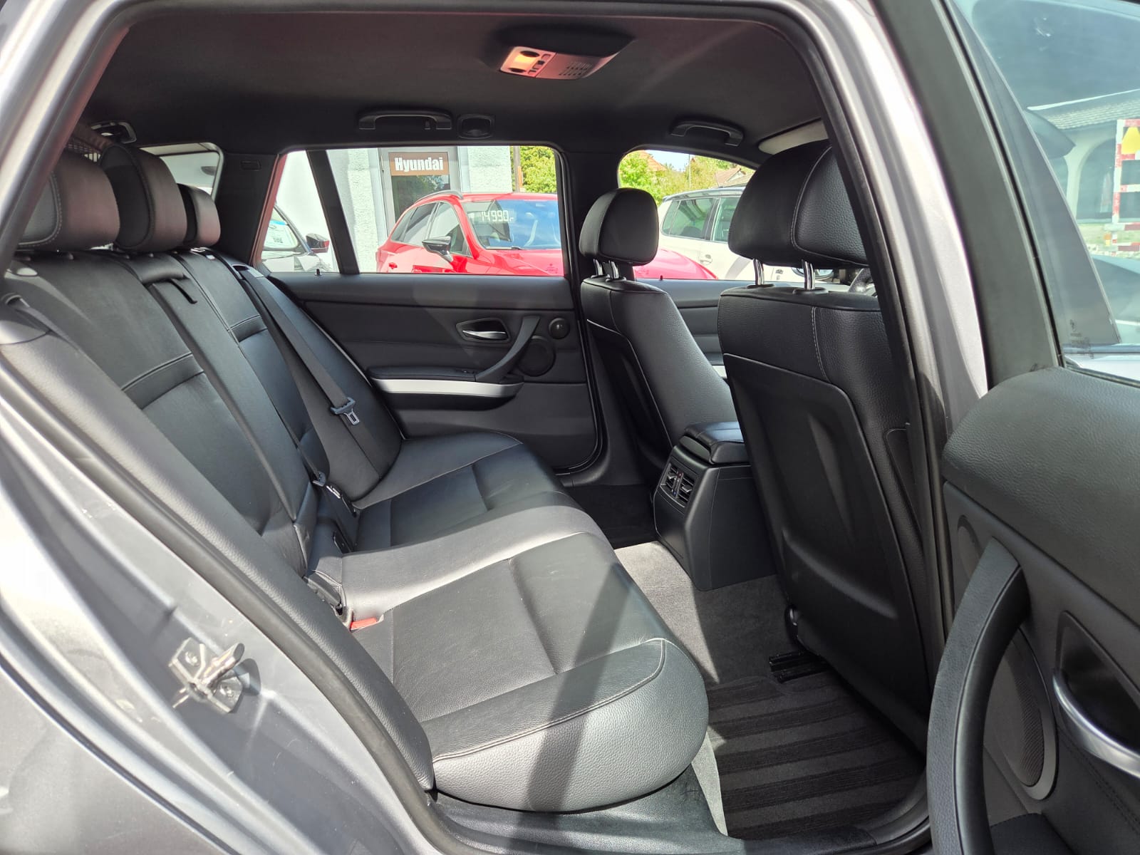 BMW 325i Touring M-Sportpaket-image-13
