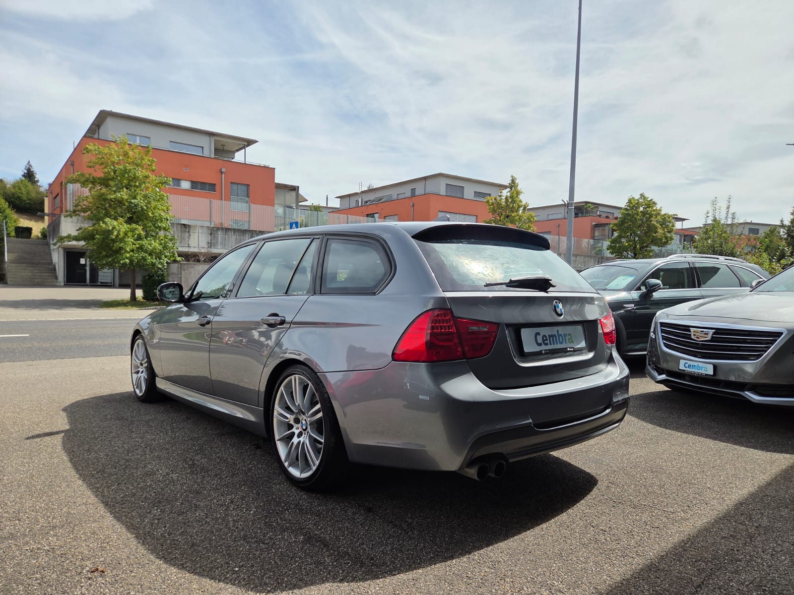 BMW 325i Touring M-Sportpaket-image-2