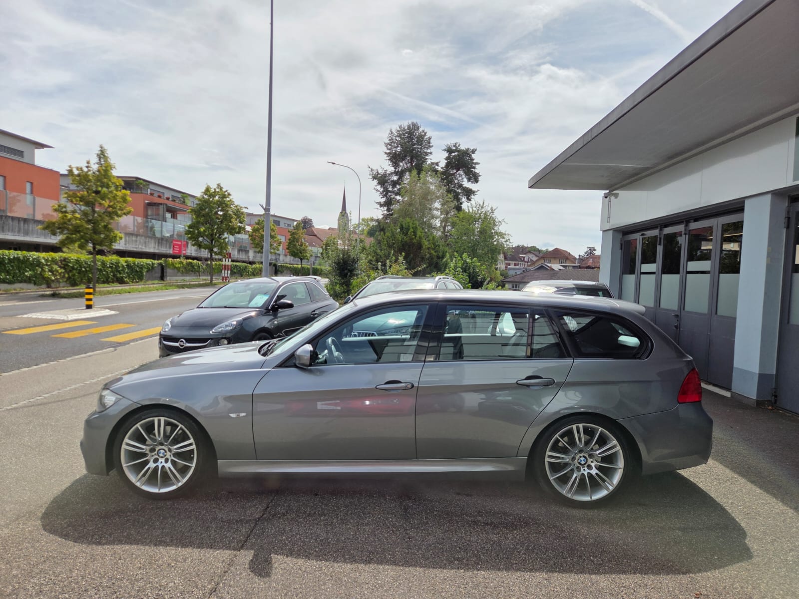 BMW 325i Touring M-Sportpaket-image-1